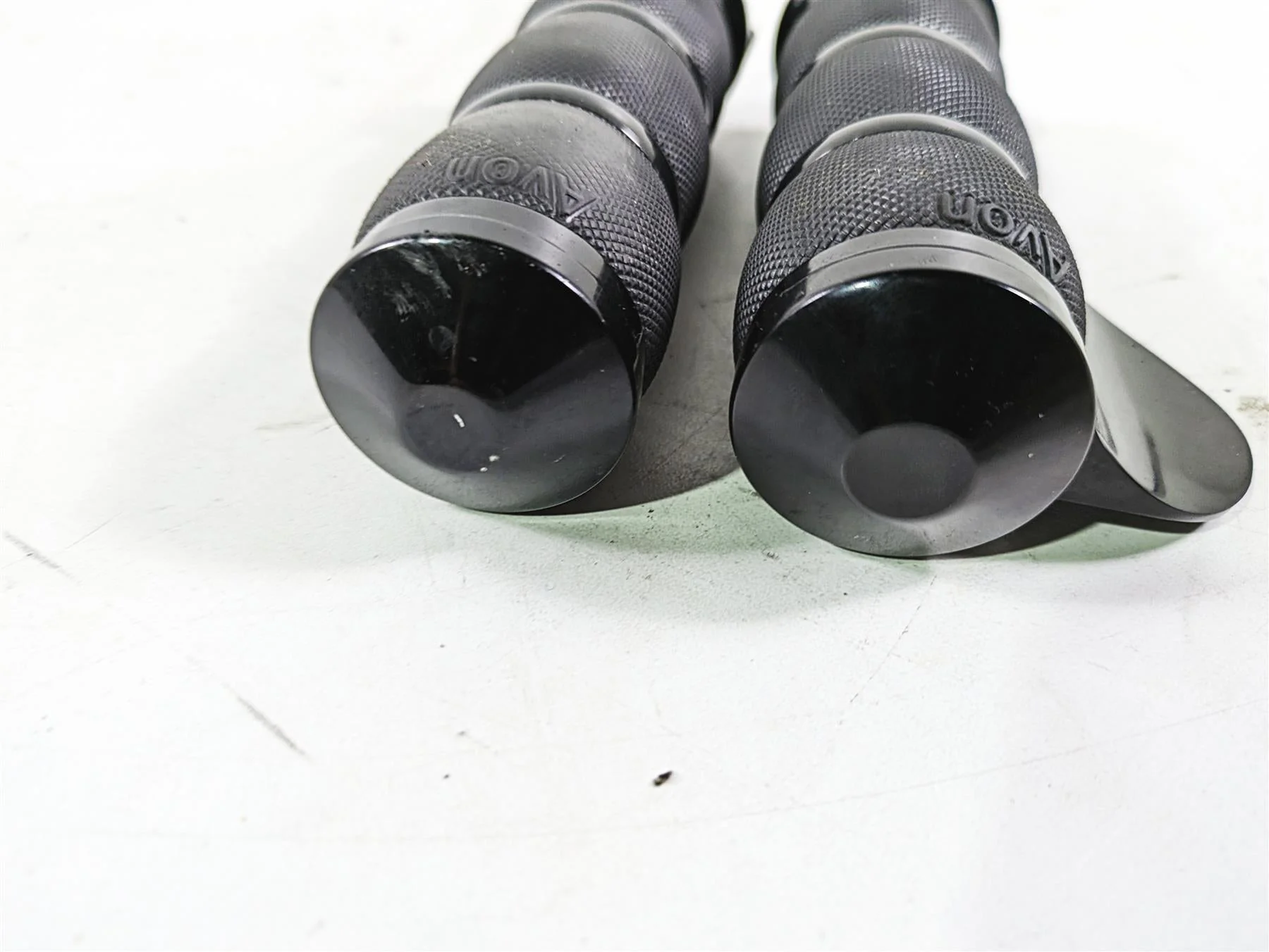 2017 Harley Touring FLTRXS Road Glide Avon Air Cushion Hand Grips AIR-90-AN-B-FL - Image 6