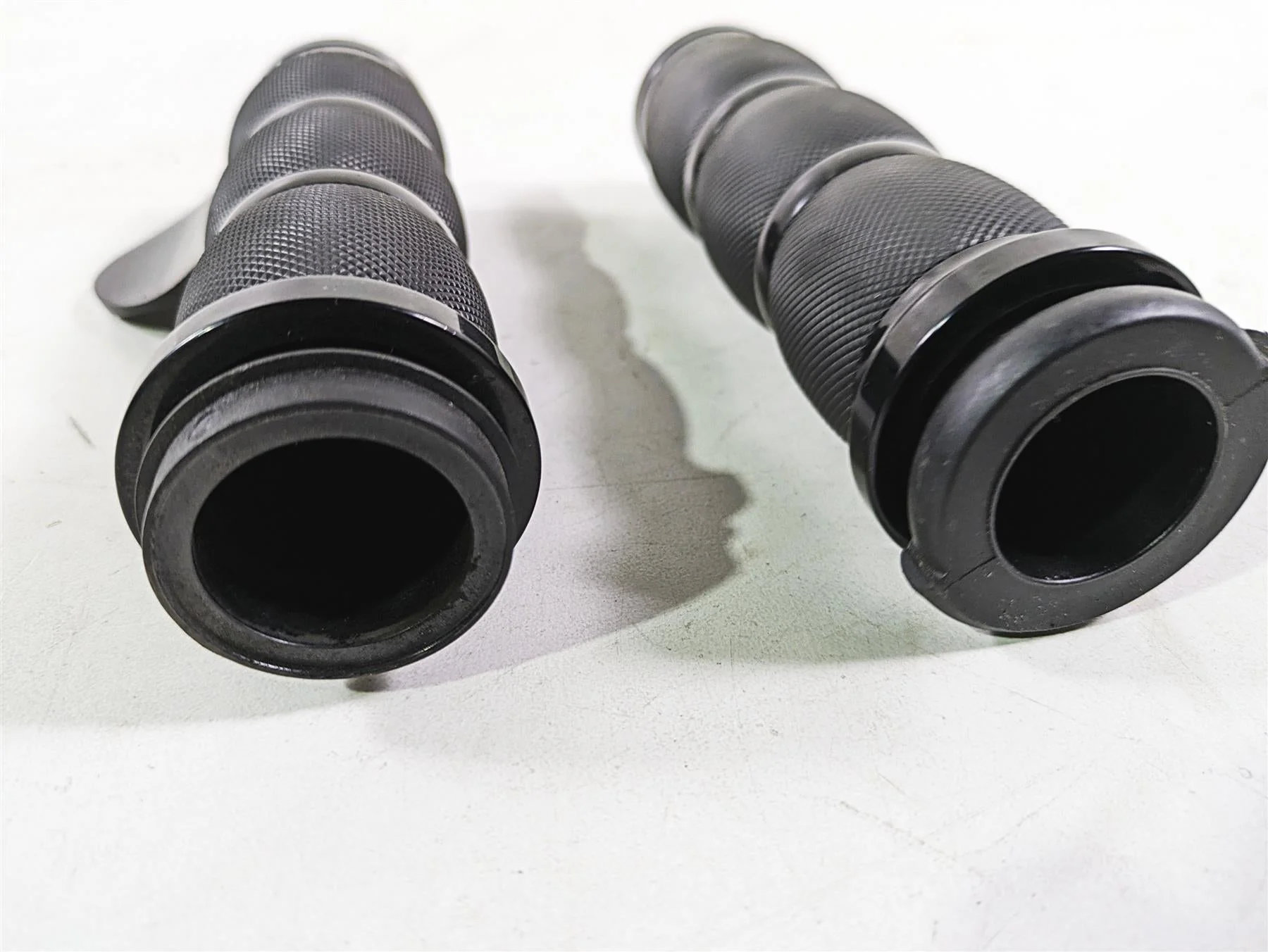 2017 Harley Touring FLTRXS Road Glide Avon Air Cushion Hand Grips AIR-90-AN-B-FL - Image 7