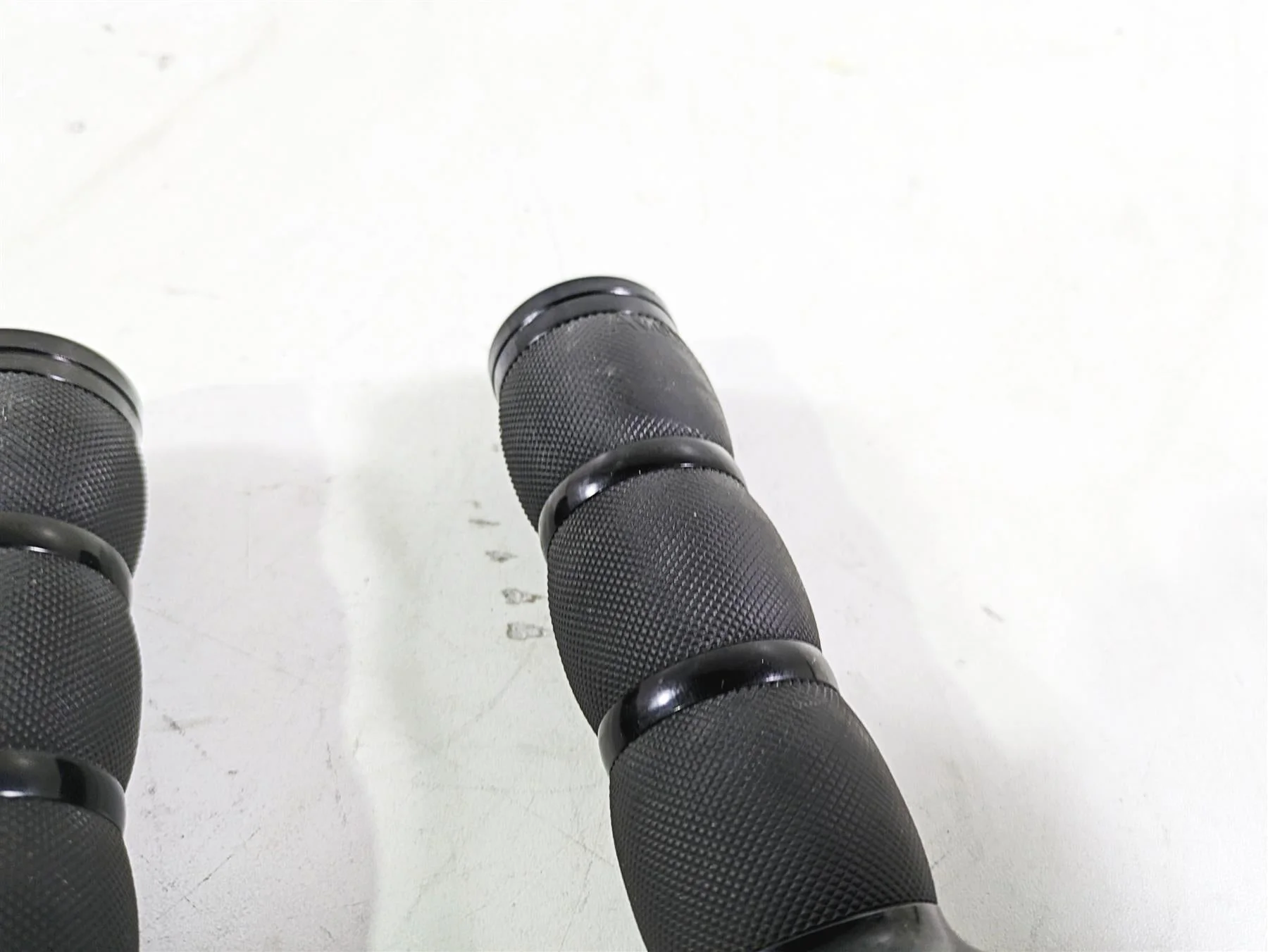 2017 Harley Touring FLTRXS Road Glide Avon Air Cushion Hand Grips AIR-90-AN-B-FL - Image 9