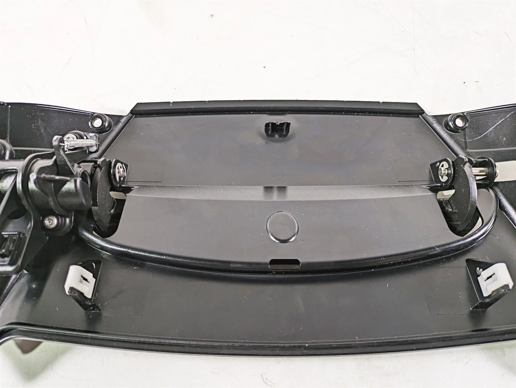 2017 Harley Touring FLTRXS Road Glide Center Upper Air Vent & Cover 29200044 - Image 11