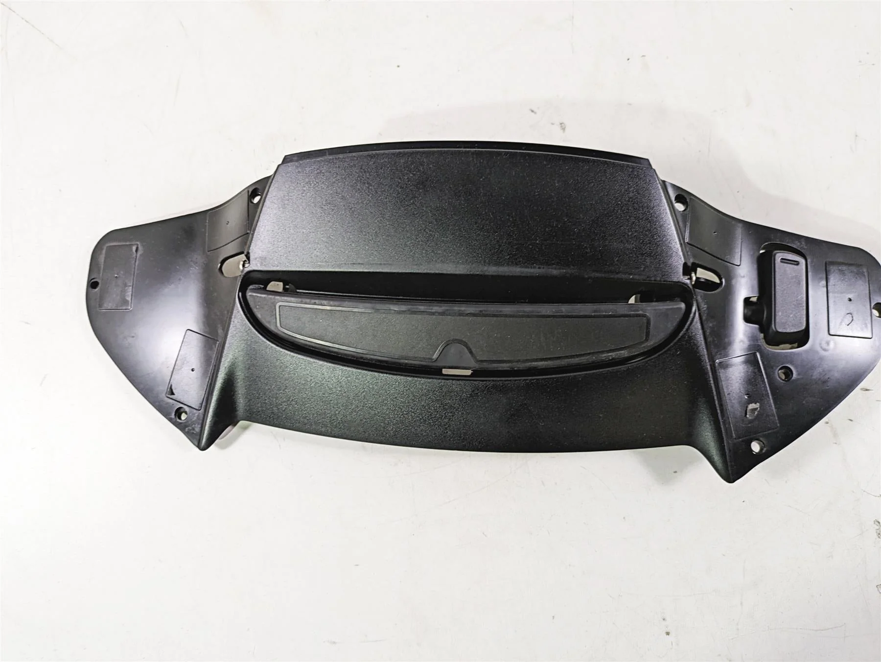 2017 Harley Touring FLTRXS Road Glide Center Upper Air Vent & Cover 29200044 - Image 5
