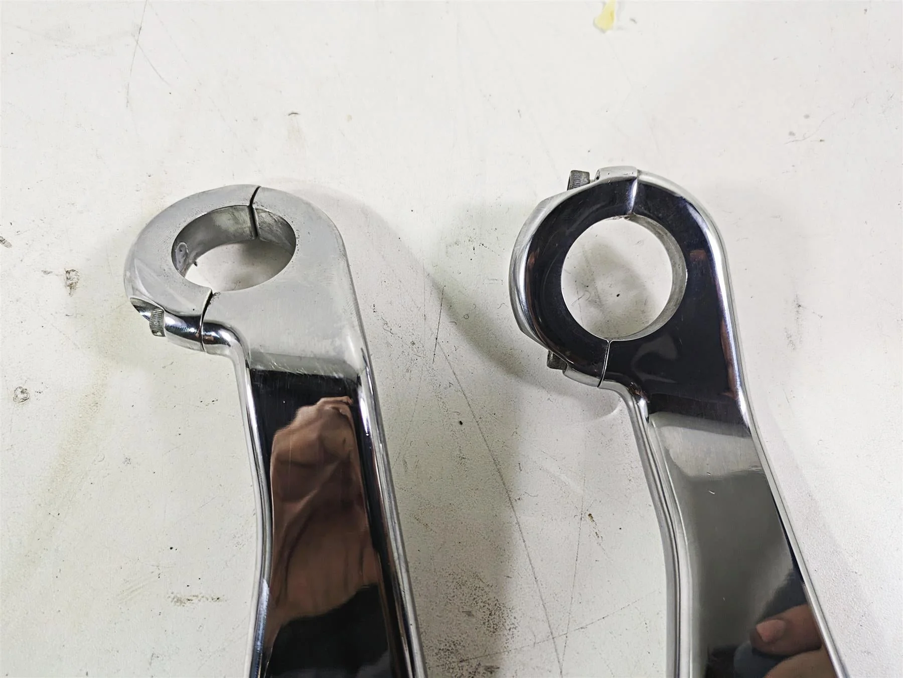 2017 Harley Touring FLTRXS Road Glide Chrome Crash Bar Fairing Mounts 47200262 - Image 10