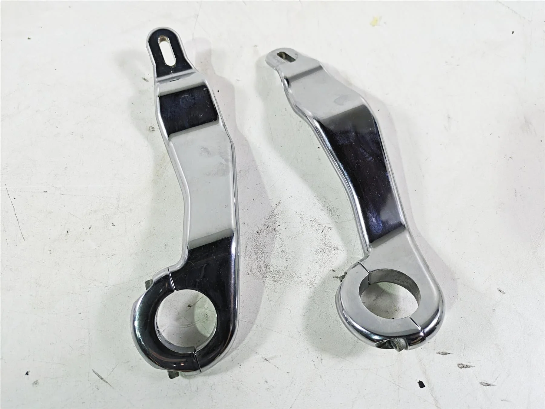 2017 Harley Touring FLTRXS Road Glide Chrome Crash Bar Fairing Mounts 47200262 - Image 3