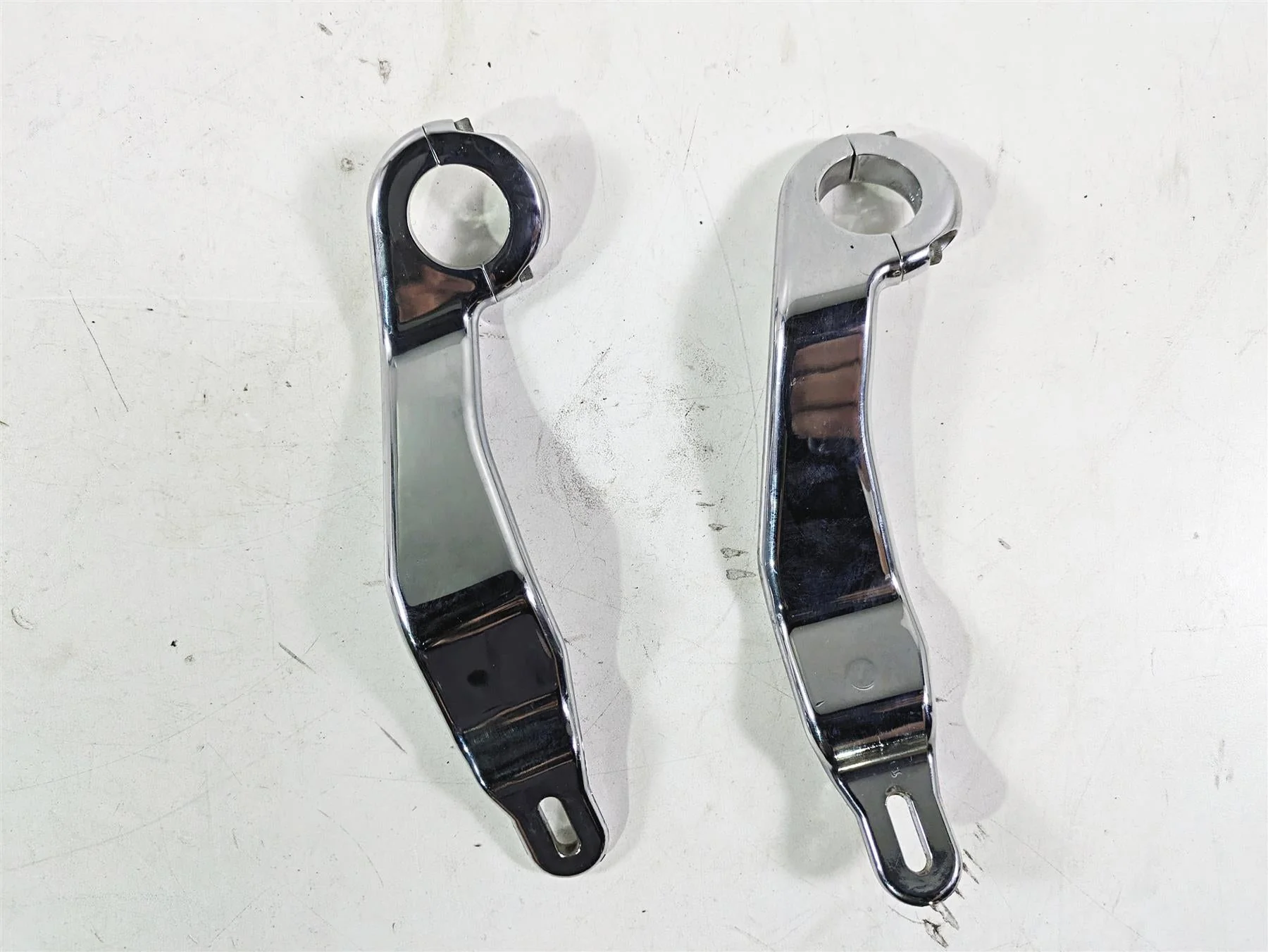 2017 Harley Touring FLTRXS Road Glide Chrome Crash Bar Fairing Mounts 47200262 - Image 5