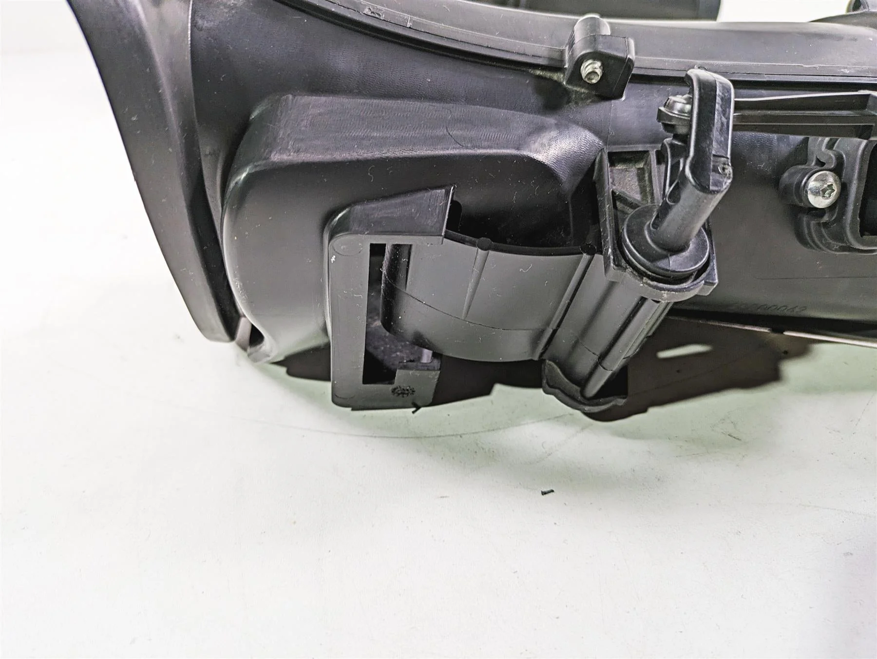 2017 Harley Touring FLTRXS Road Glide Front Air Inlet Duct Set 29200072 - Image 10