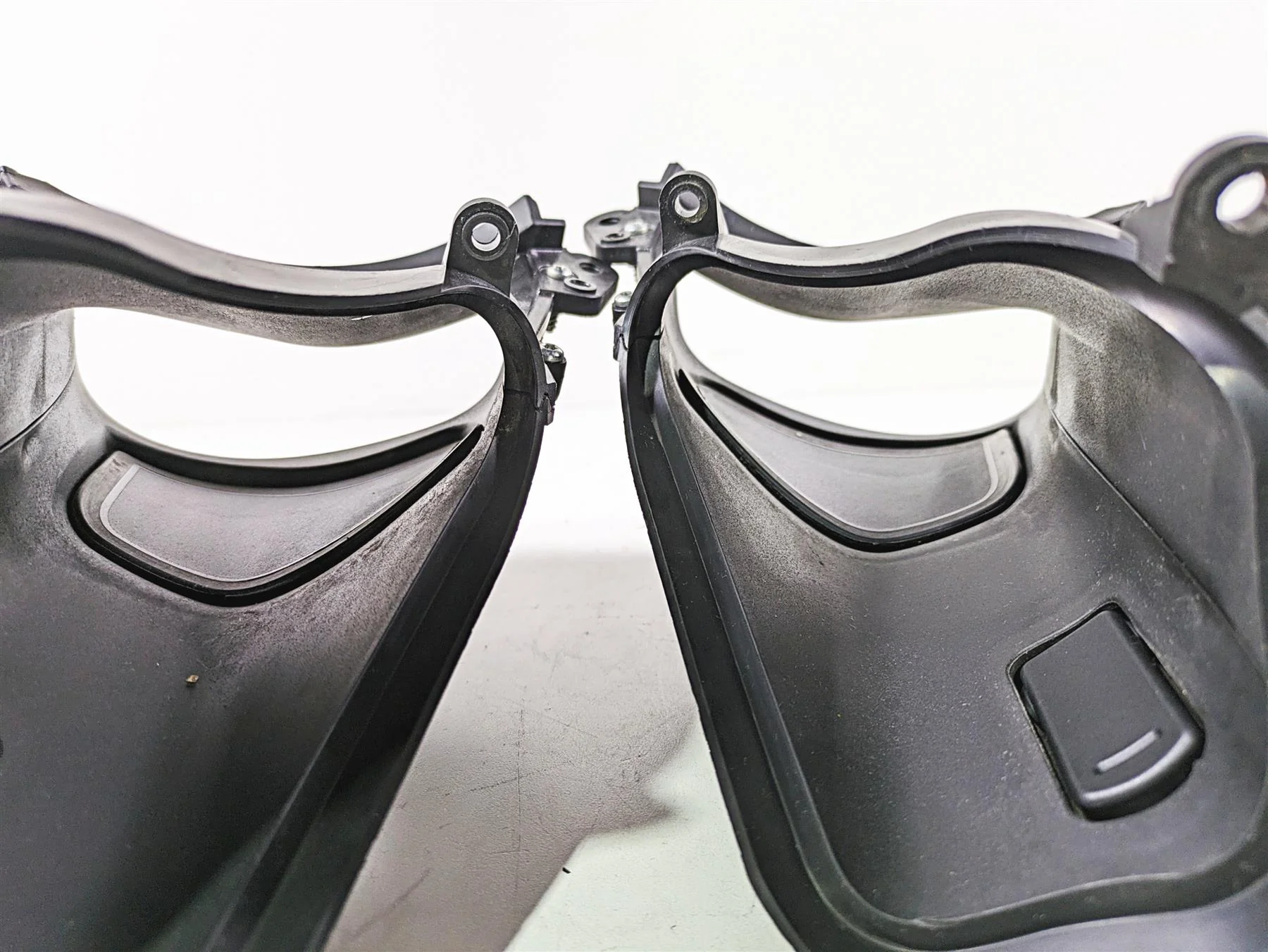 2017 Harley Touring FLTRXS Road Glide Front Air Inlet Duct Set 29200072 - Image 11