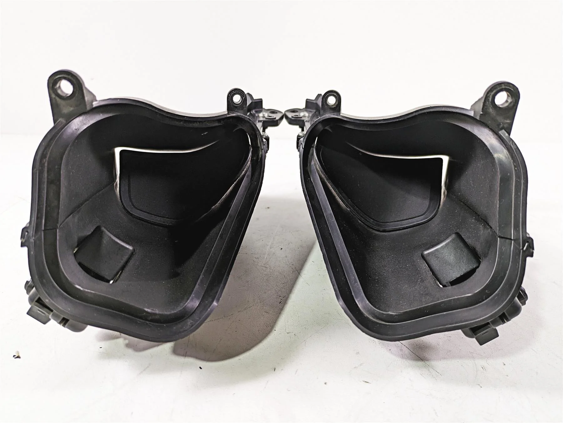 2017 Harley Touring FLTRXS Road Glide Front Air Inlet Duct Set 29200072 - Image 12