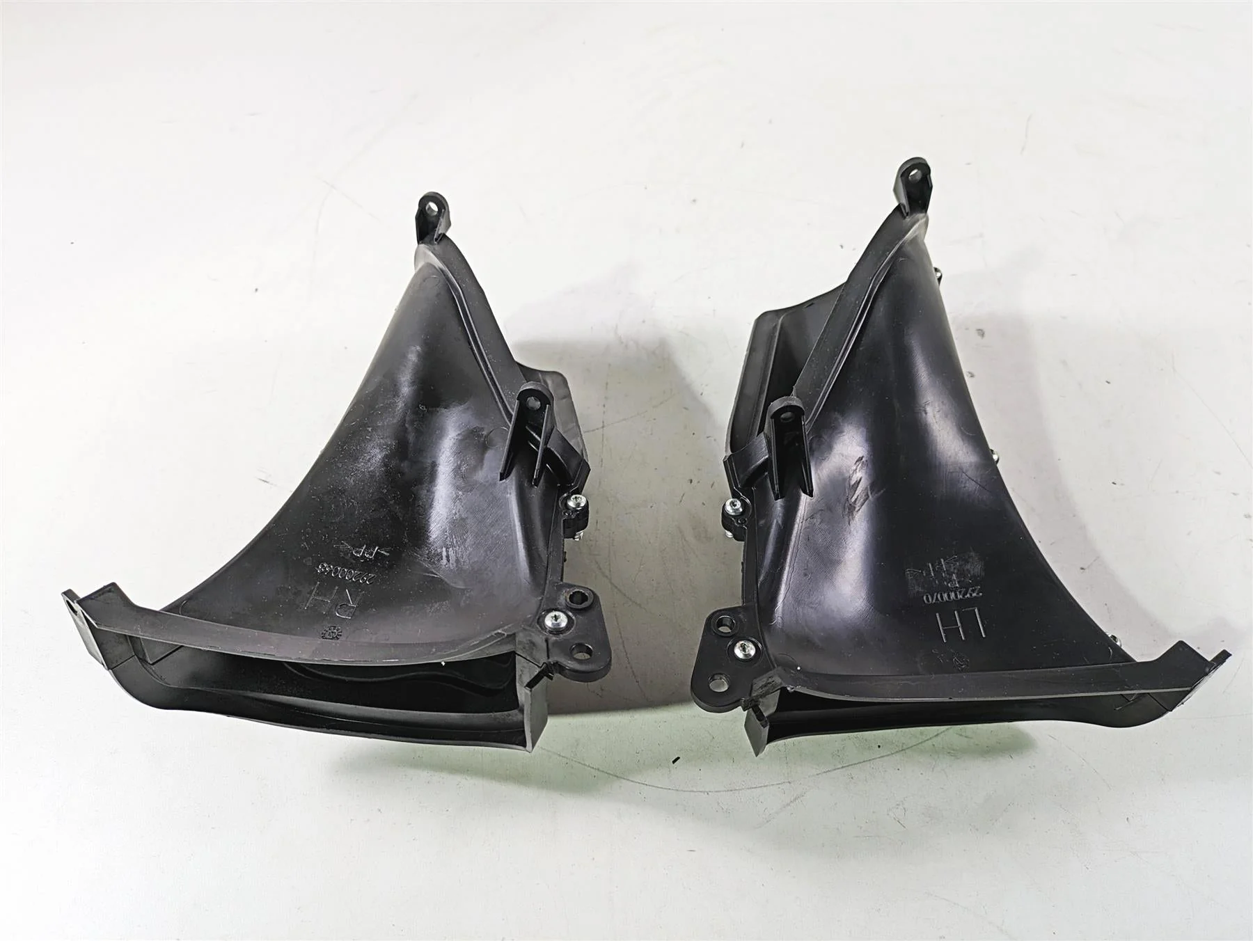 2017 Harley Touring FLTRXS Road Glide Front Air Inlet Duct Set 29200072 - Image 2