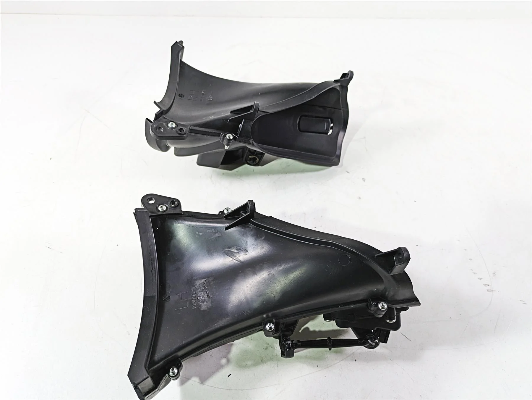 2017 Harley Touring FLTRXS Road Glide Front Air Inlet Duct Set 29200072 - Image 3