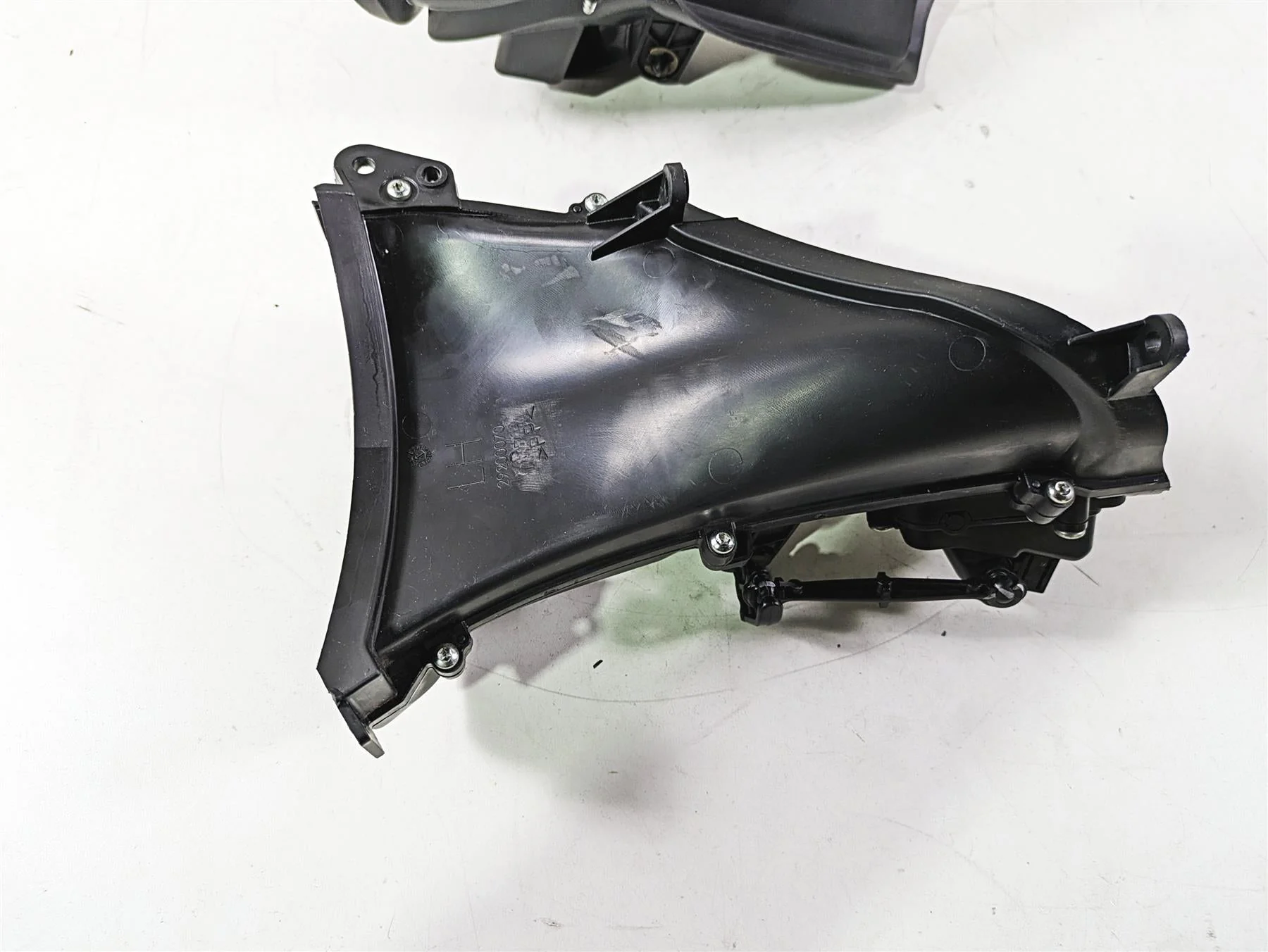 2017 Harley Touring FLTRXS Road Glide Front Air Inlet Duct Set 29200072 - Image 5
