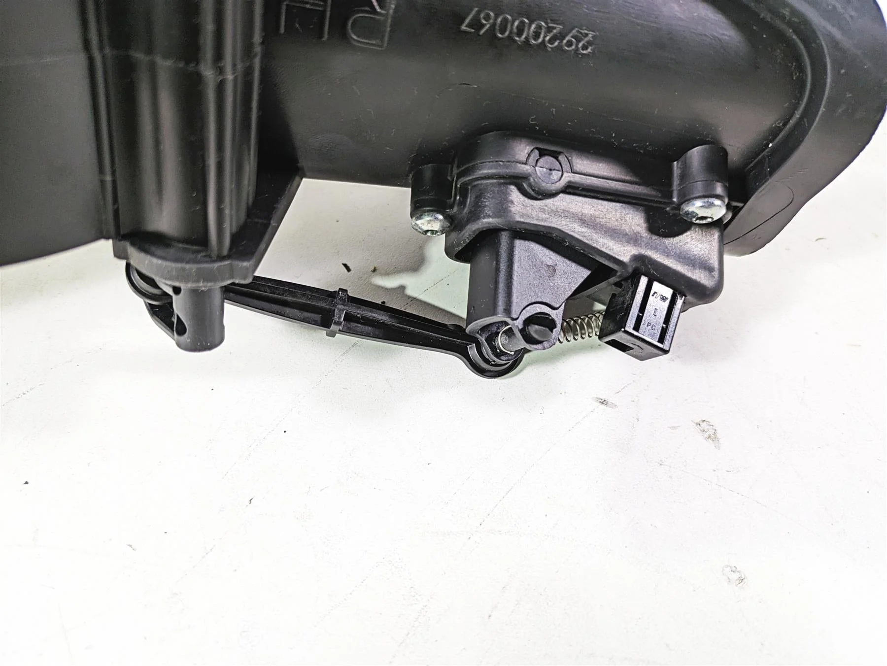 2017 Harley Touring FLTRXS Road Glide Front Air Inlet Duct Set 29200072 - Image 9