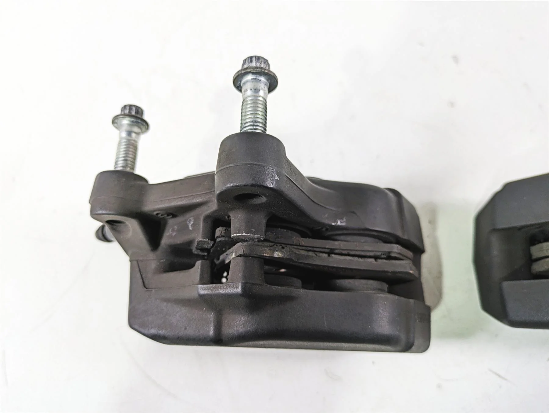 2017 Harley Touring FLTRXS Road Glide Front Brake Caliper Set 43027-08 43023-08 - Image 4