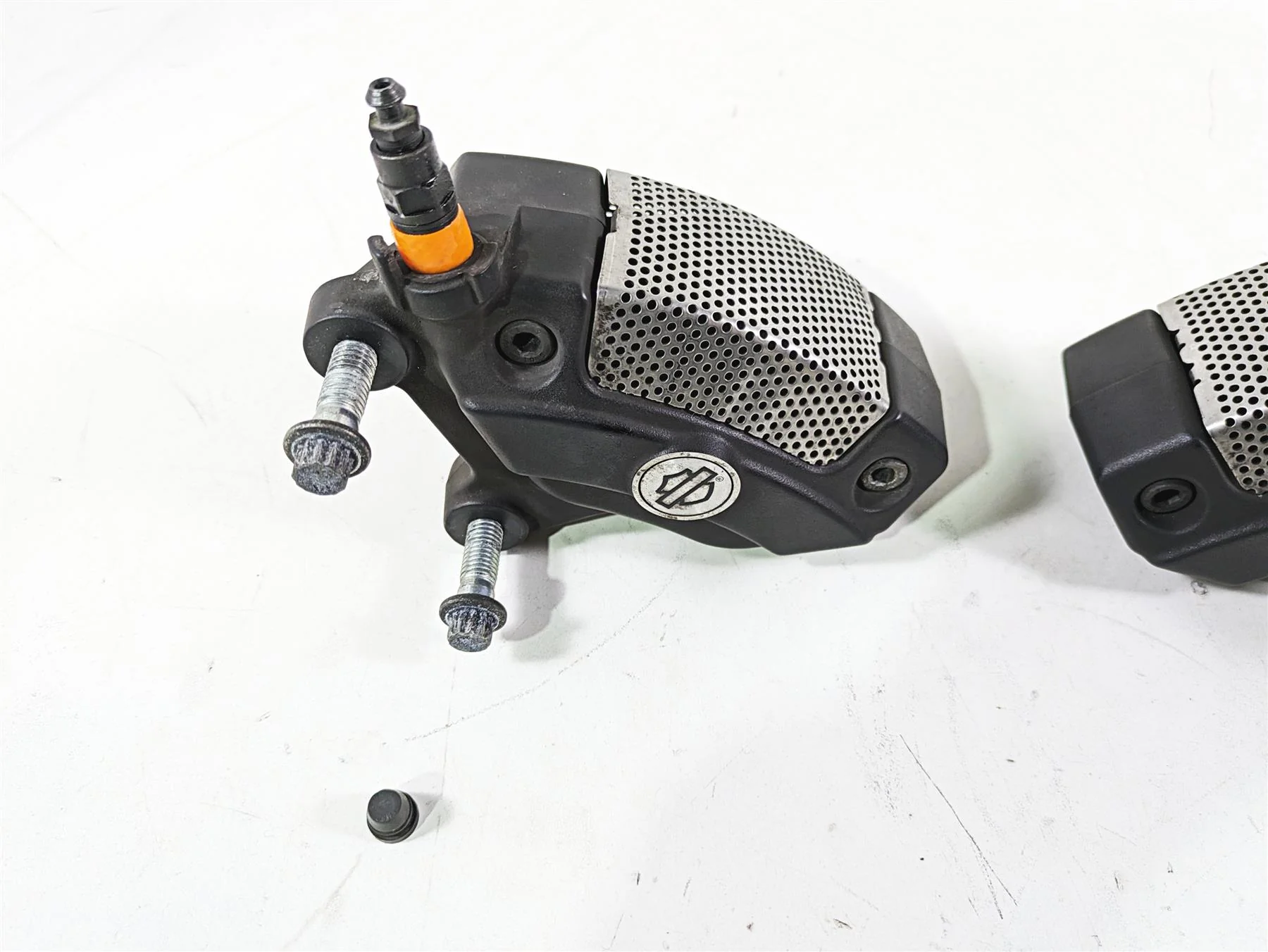 2017 Harley Touring FLTRXS Road Glide Front Brake Caliper Set 43027-08 43023-08 - Image 7