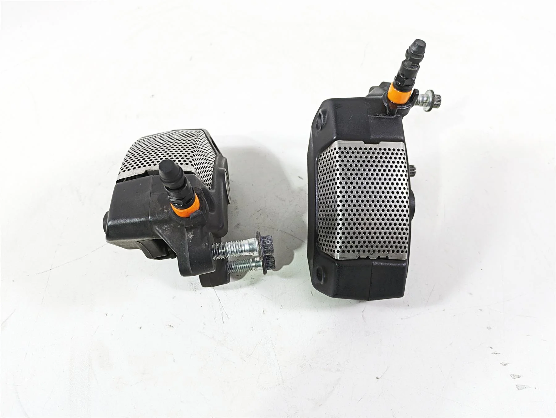 2017 Harley Touring FLTRXS Road Glide Front Brake Caliper Set 43027-08 43023-08 - Image 9