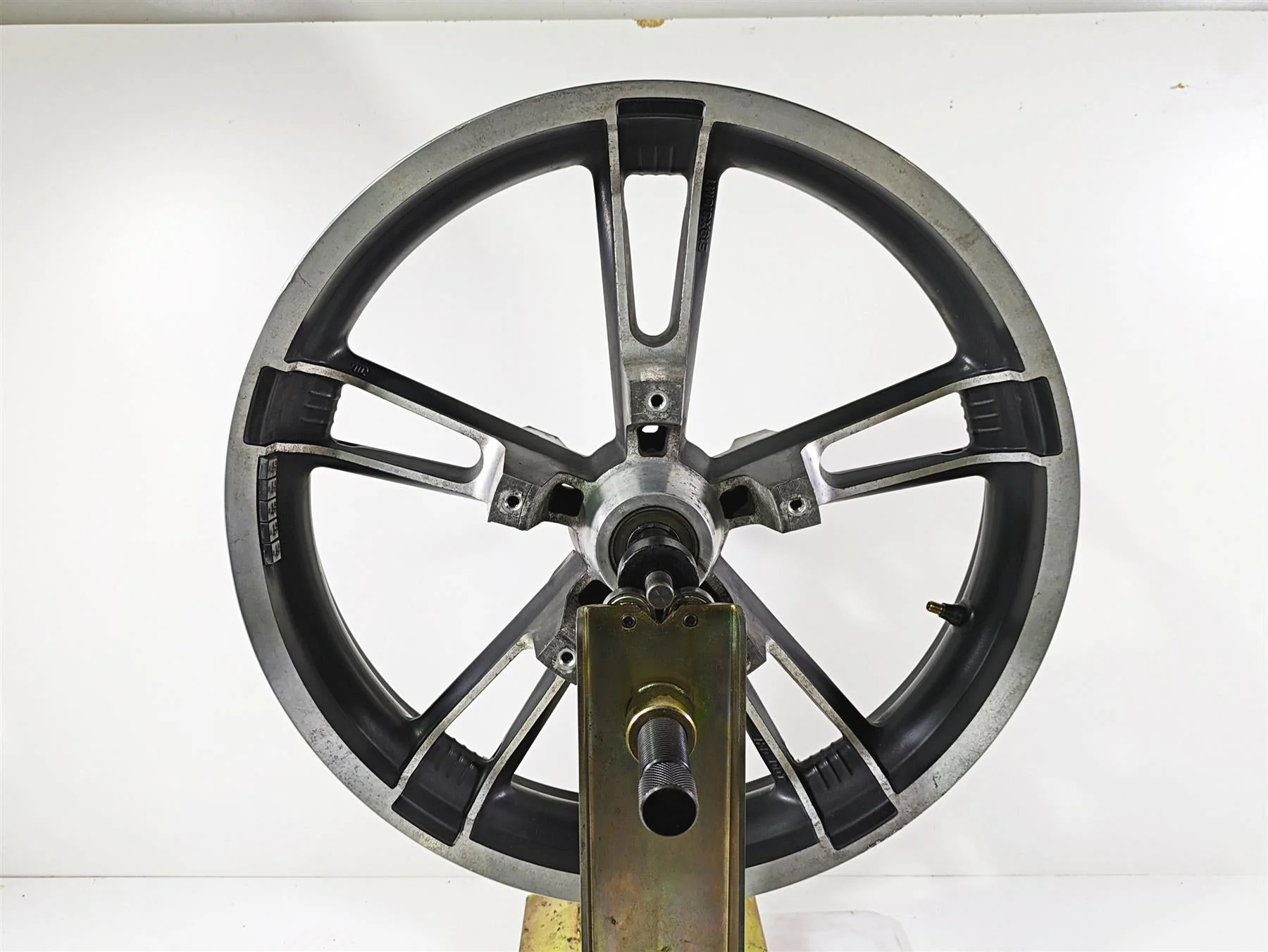 2017 Harley Touring FLTRXS Road Glide Front Wheel Enforcer 19x3.5 -READ 43300027 - Image 3