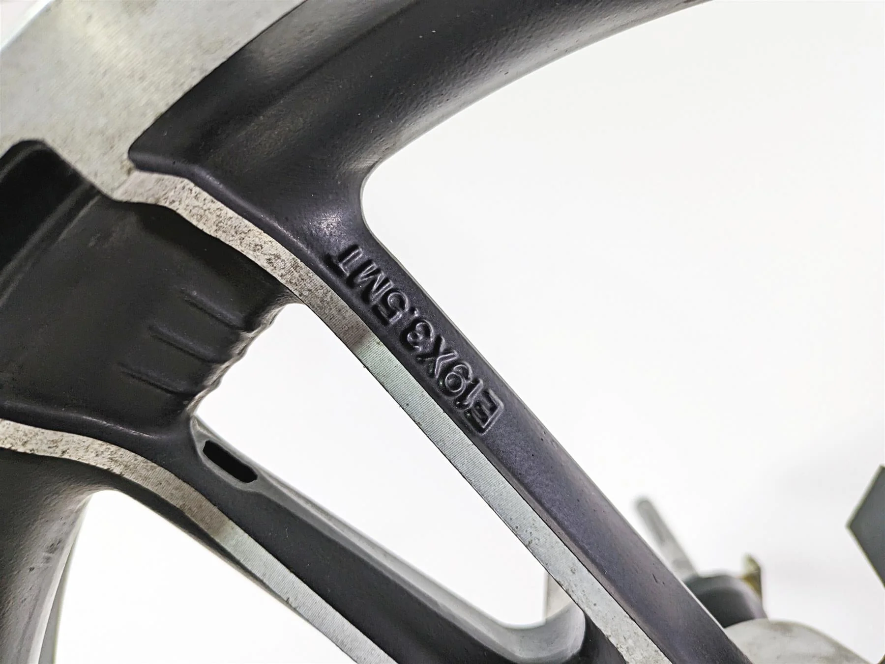 2017 Harley Touring FLTRXS Road Glide Front Wheel Enforcer 19x3.5 -READ 43300027 - Image 4