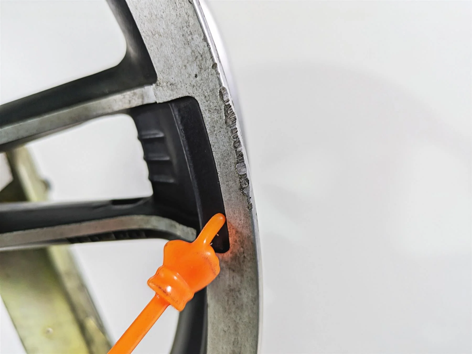 2017 Harley Touring FLTRXS Road Glide Front Wheel Enforcer 19x3.5 -READ 43300027 - Image 5
