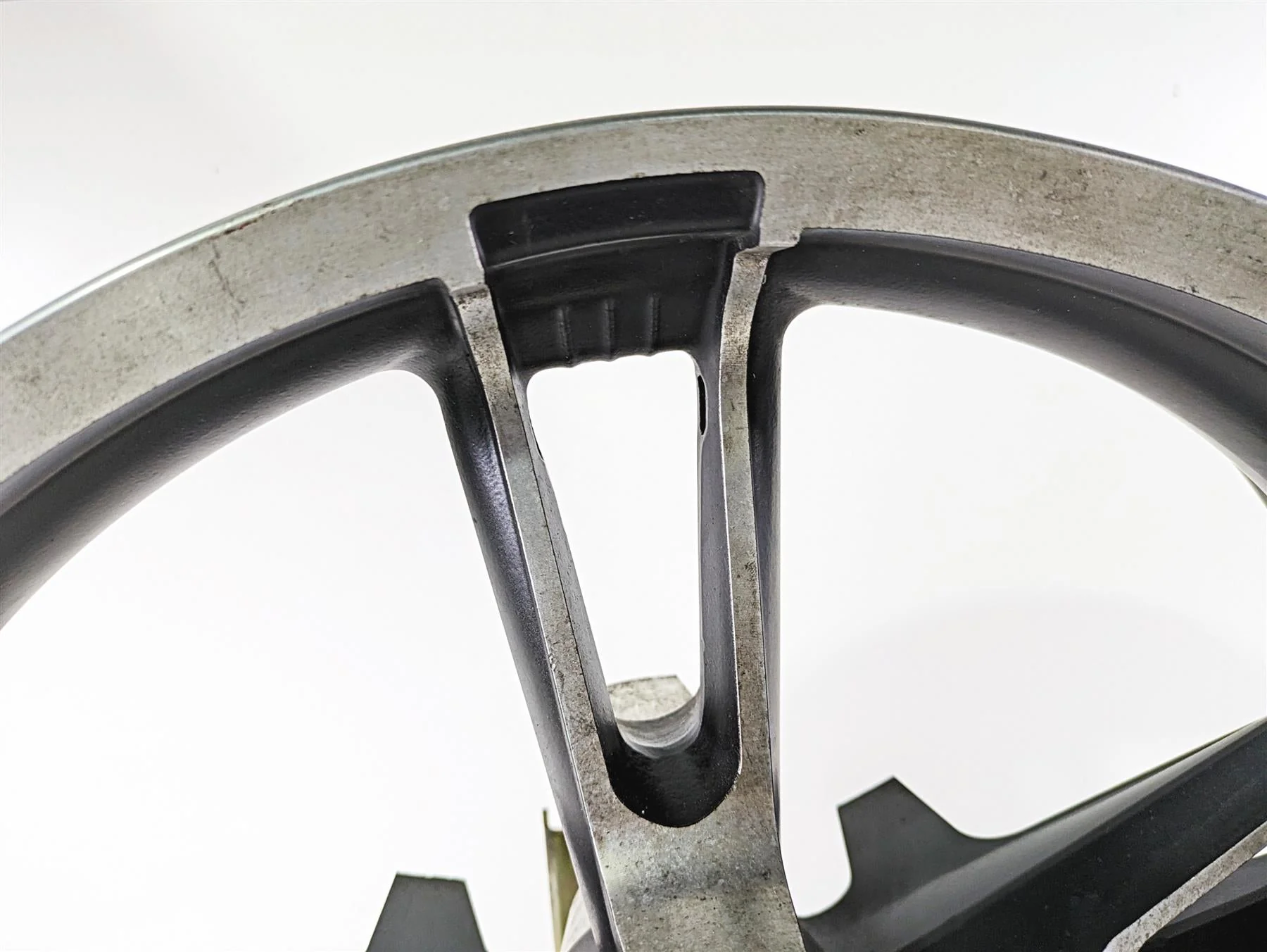 2017 Harley Touring FLTRXS Road Glide Front Wheel Enforcer 19x3.5 -READ 43300027 - Image 8