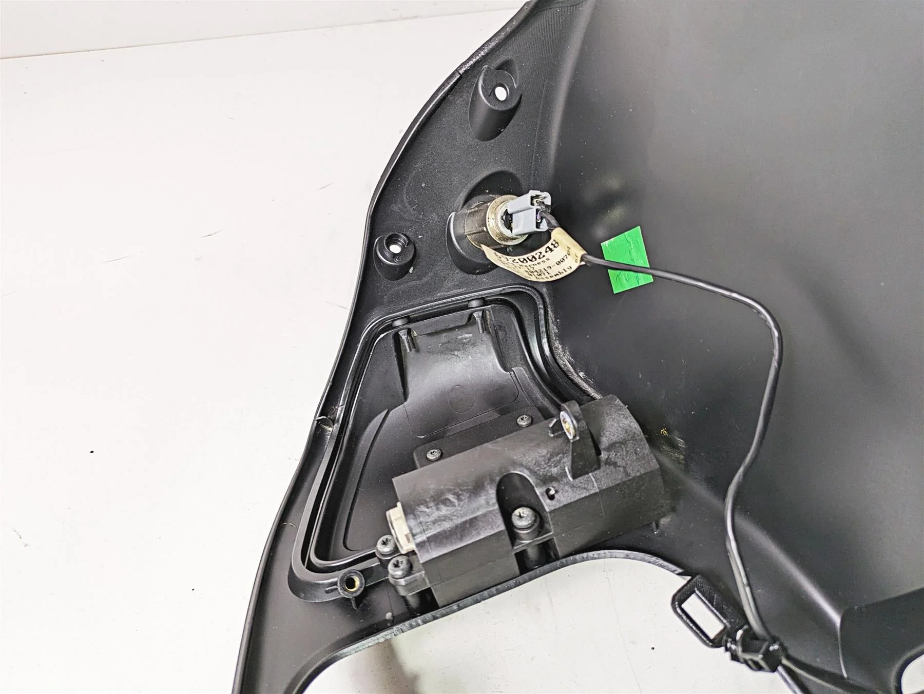 2017 Harley Touring FLTRXS Road Glide Inner Front Nose Fairing 57000305 - Image 10