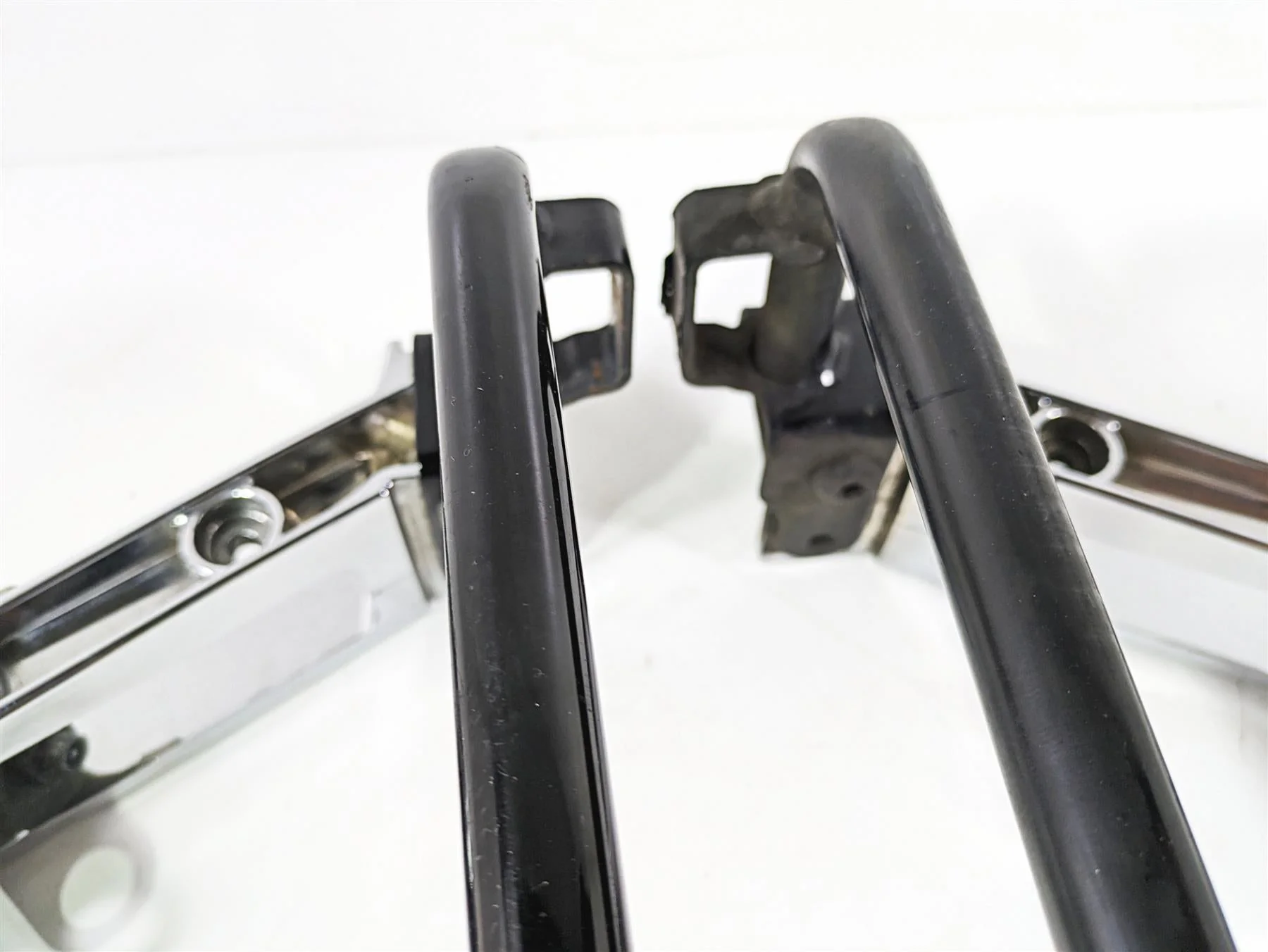 2017 Harley Touring FLTRXS Road Glide L+R Chrome Saddlebag Holder Mount 90200499 - Image 9