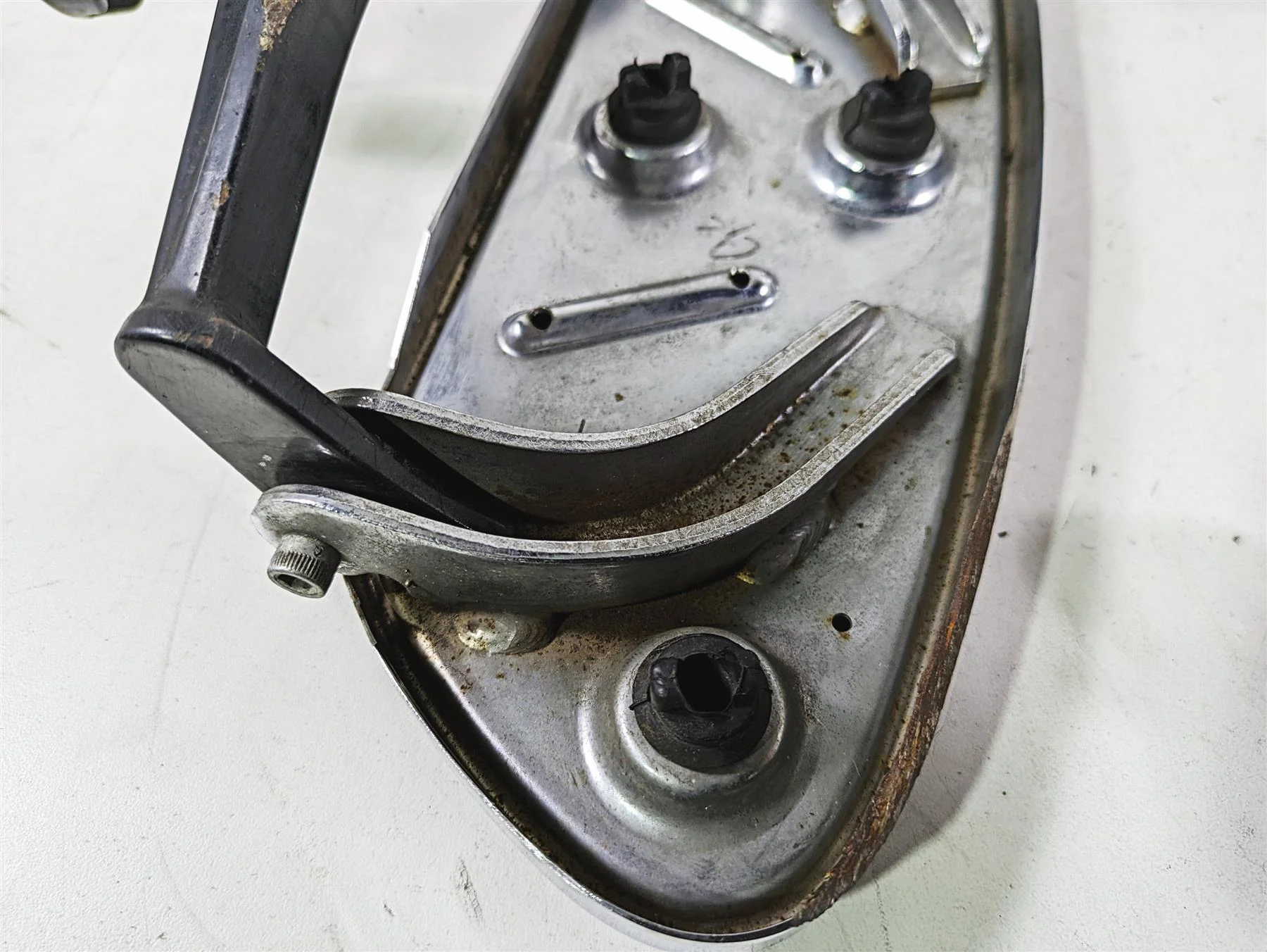 2017 Harley Touring FLTRXS Road Glide Left Front Floor Board & Shifter 50688-04 - Image 11