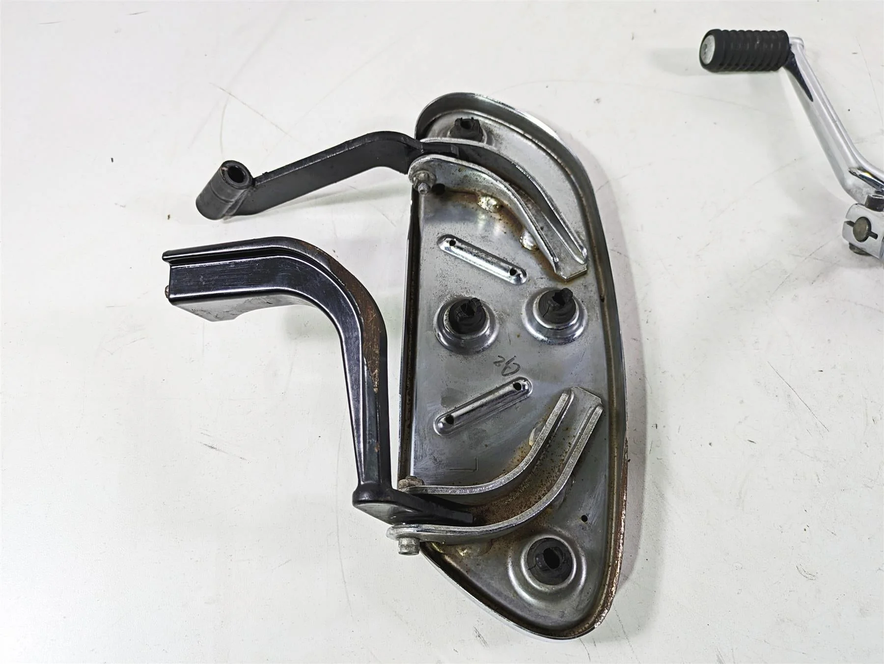 2017 Harley Touring FLTRXS Road Glide Left Front Floor Board & Shifter 50688-04 - Image 8