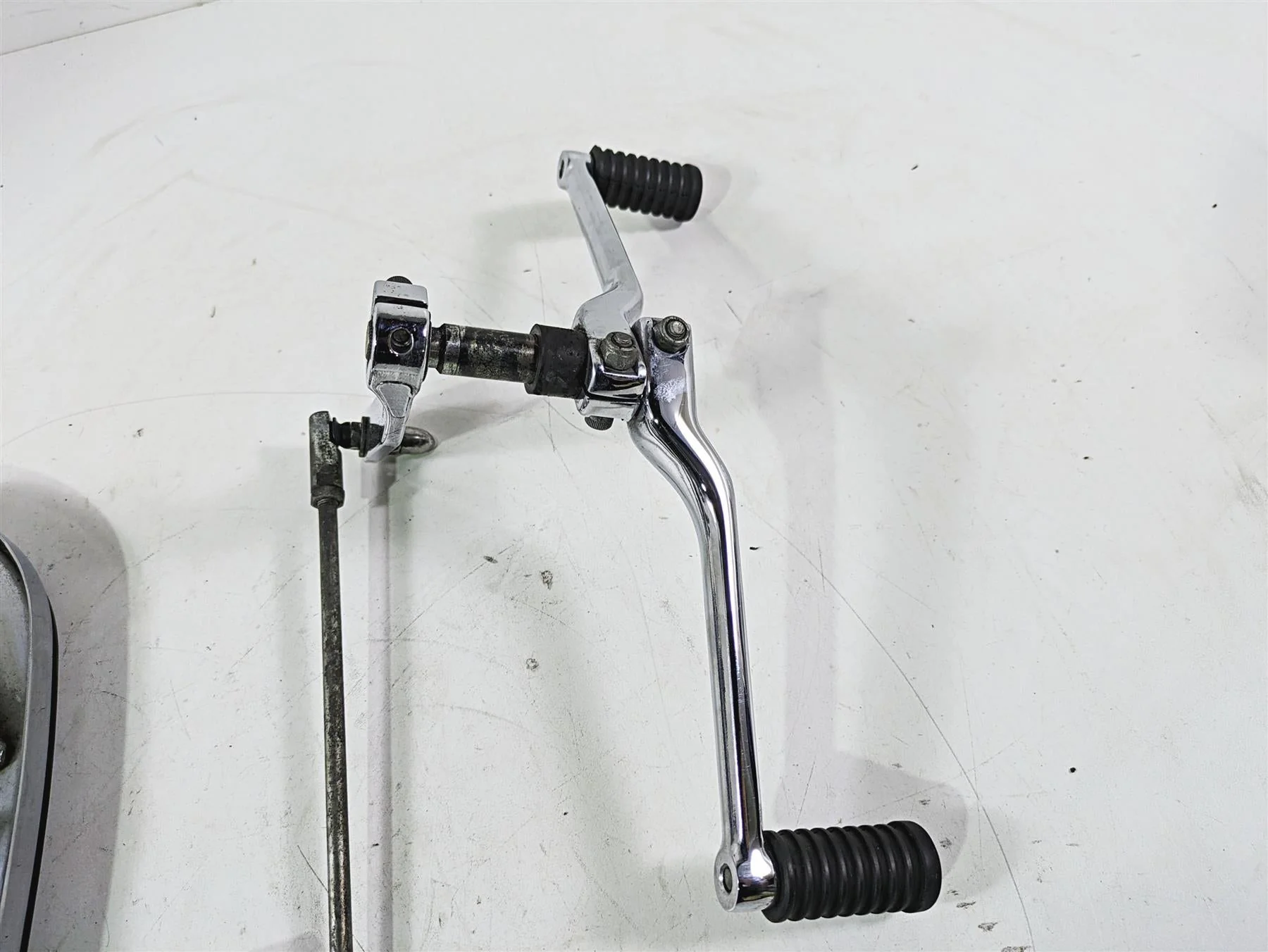 2017 Harley Touring FLTRXS Road Glide Left Front Floor Board & Shifter 50688-04 - Image 9