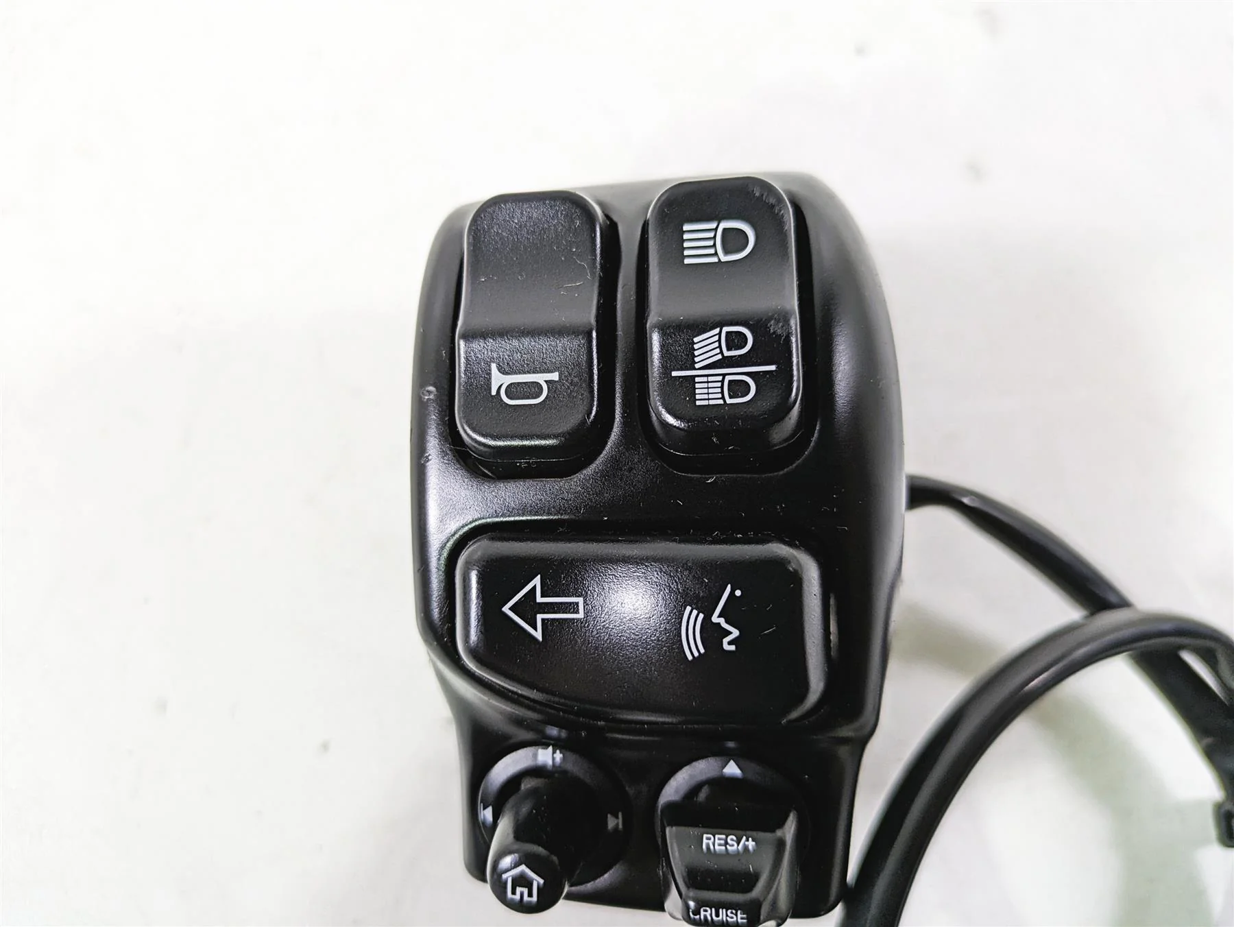 2017 Harley Touring FLTRXS Road Glide Left Hand Control Switch 71500128B - Image 5