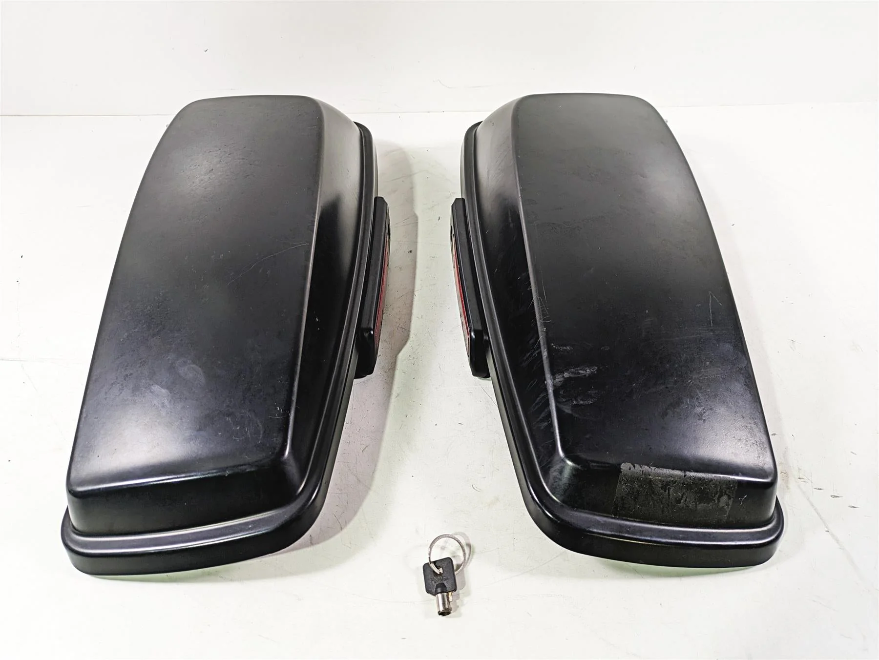 2017 Harley Touring FLTRXS Road Glide Left Right Saddlebag Lid Set Key 90200411