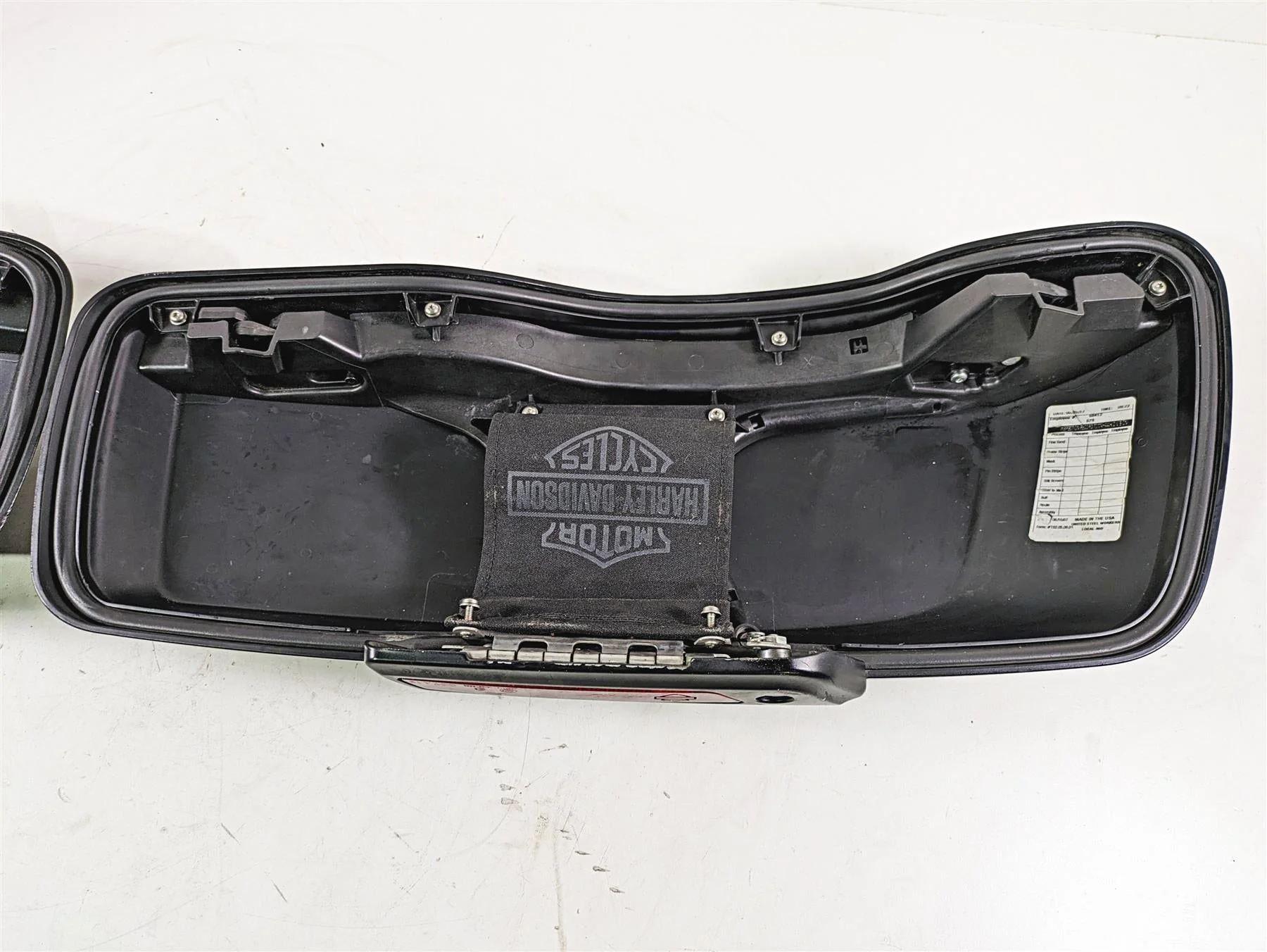 2017 Harley Touring FLTRXS Road Glide Left Right Saddlebag Lid Set Key 90200411 - Image 10