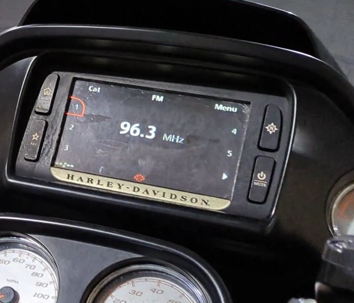 2017 Harley Touring FLTRXS Road Glide Radio Amp Boom Box 6.5GT -Read 76000076B - Image 2