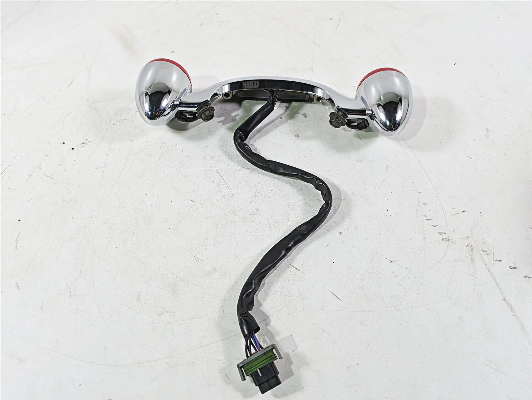 2017 Harley Touring FLTRXS Road Glide Rear Blinker Bar Assembly 73309-10 - Image 3