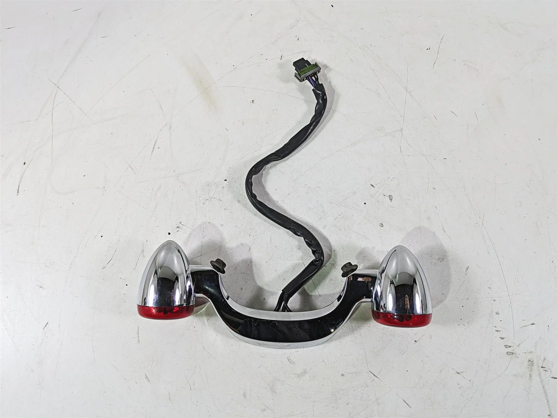 2017 Harley Touring FLTRXS Road Glide Rear Blinker Bar Assembly 73309-10 - Image 5