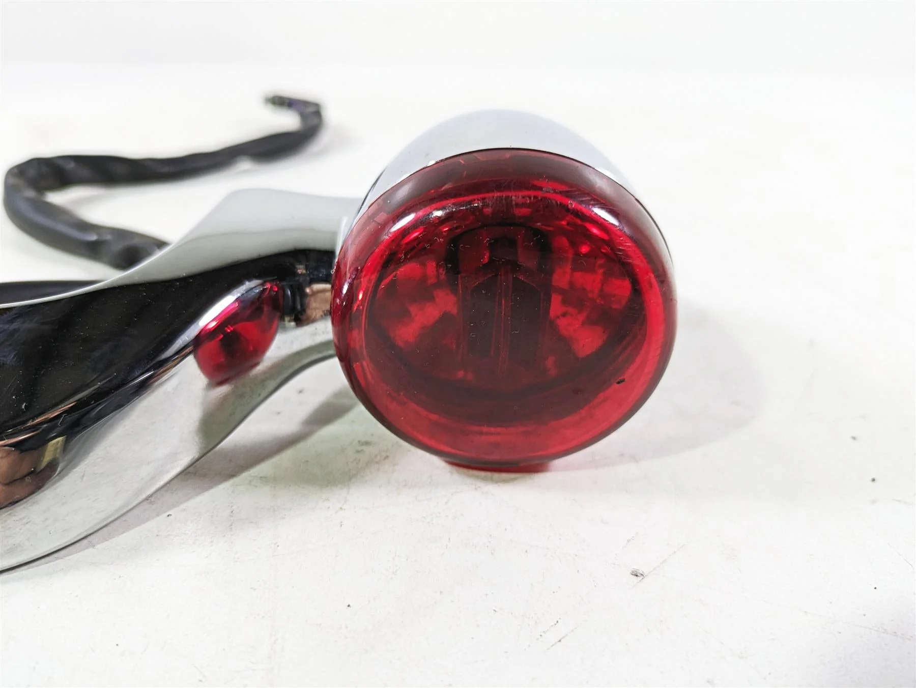 2017 Harley Touring FLTRXS Road Glide Rear Blinker Bar Assembly 73309-10 - Image 7