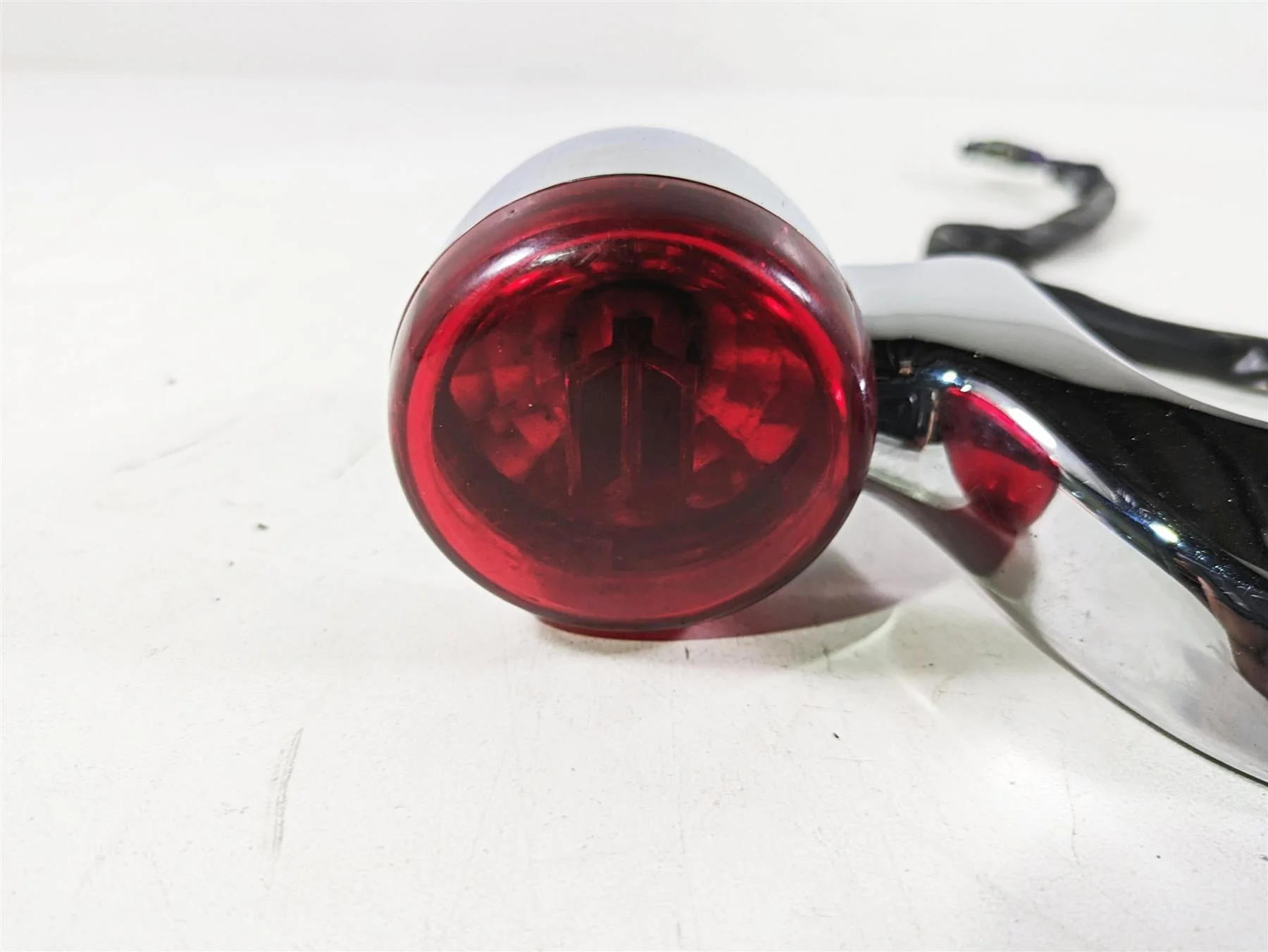 2017 Harley Touring FLTRXS Road Glide Rear Blinker Bar Assembly 73309-10 - Image 8