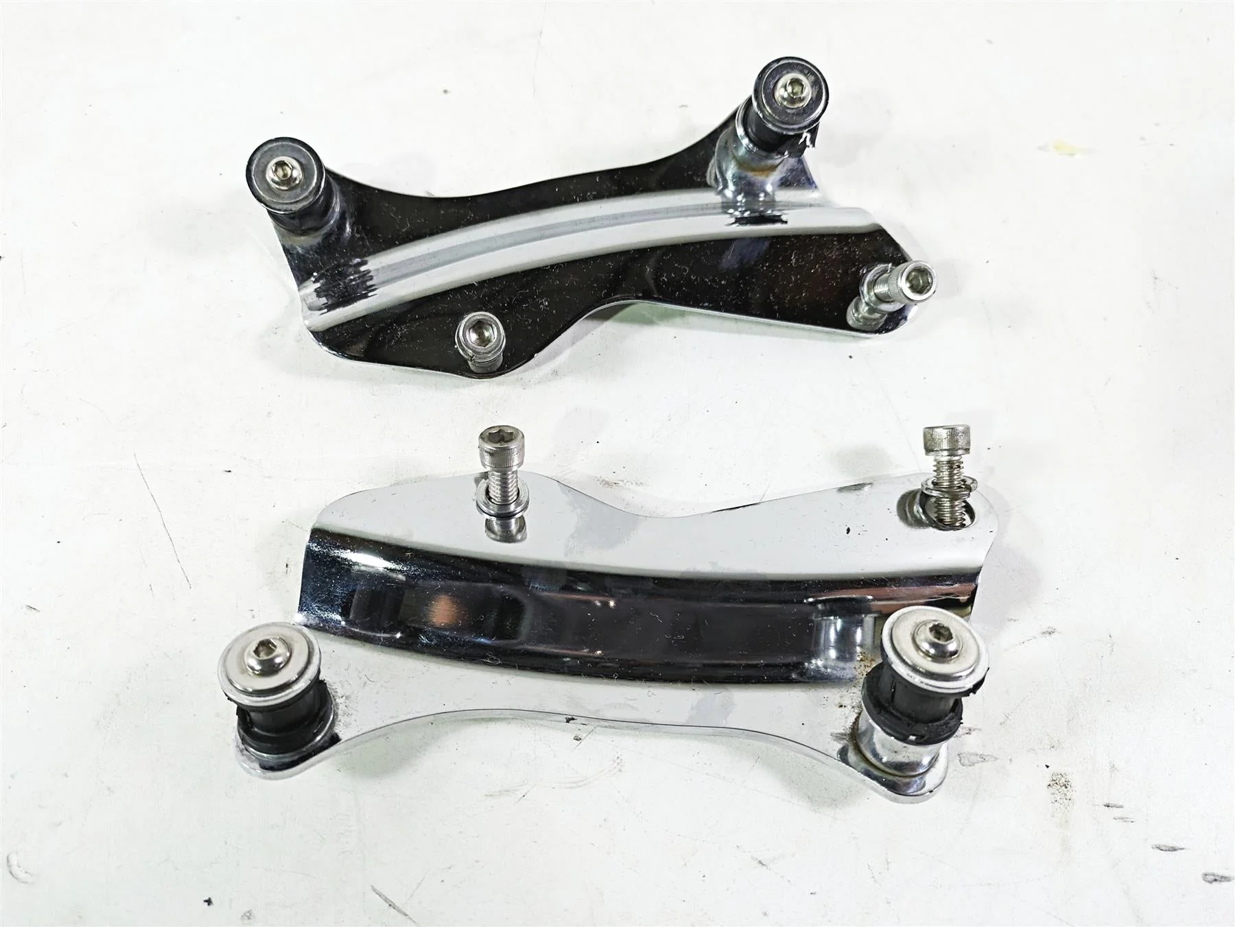 2017 Harley Touring FLTRXS Road Glide Rear Luggage Rack Quick Release 52300353