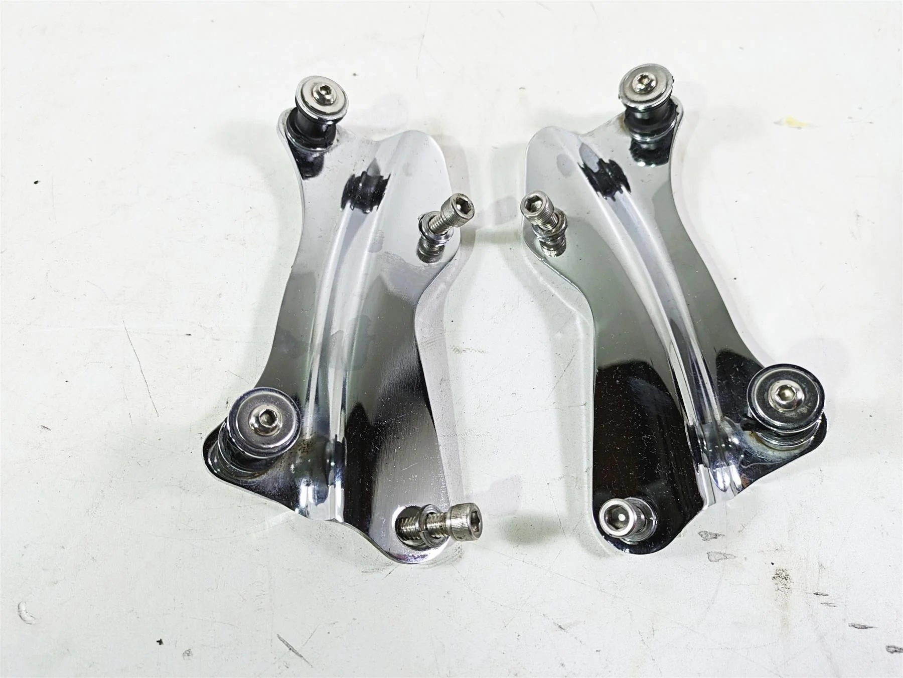 2017 Harley Touring FLTRXS Road Glide Rear Luggage Rack Quick Release 52300353 - Image 2