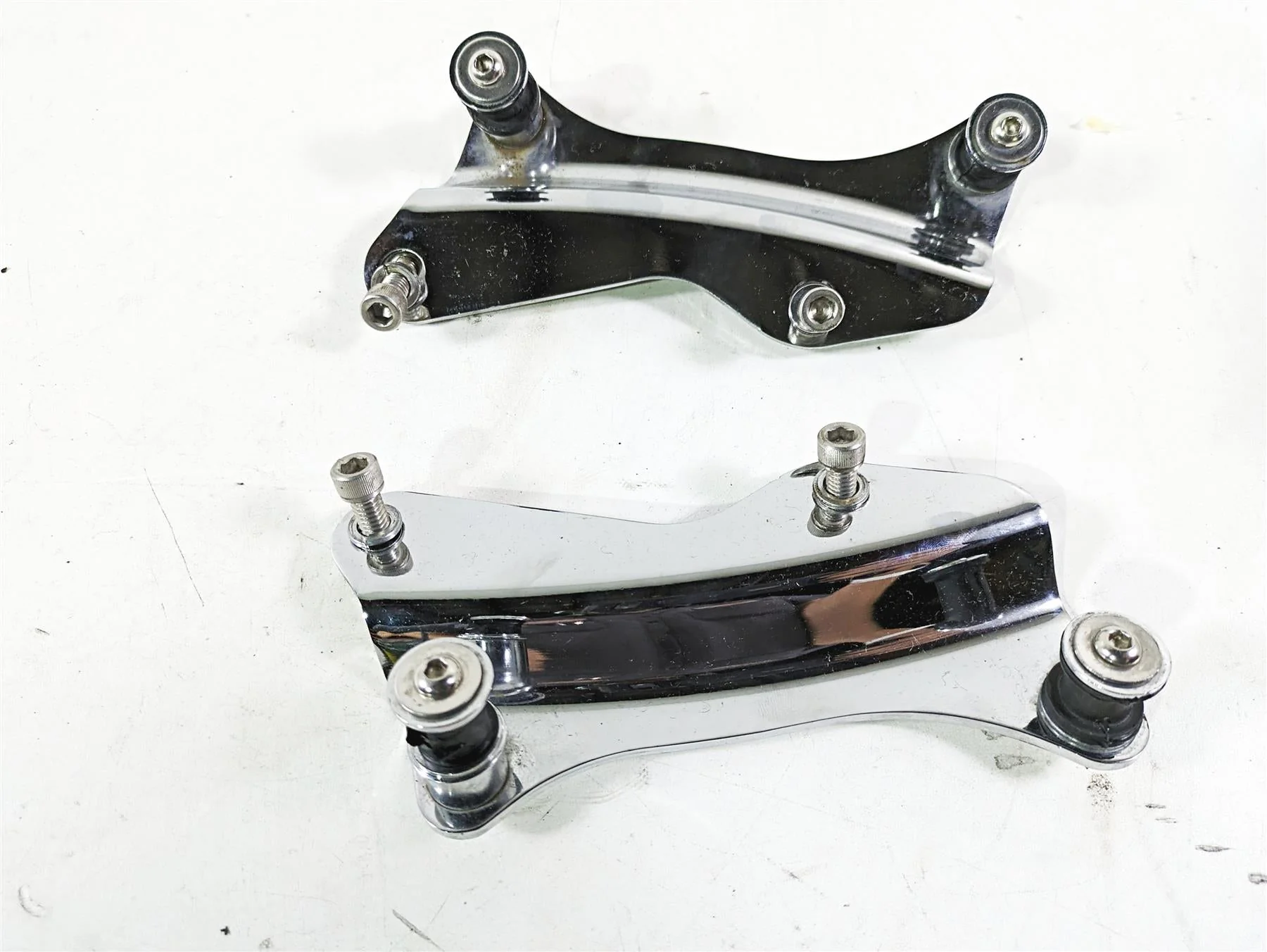 2017 Harley Touring FLTRXS Road Glide Rear Luggage Rack Quick Release 52300353 - Image 3