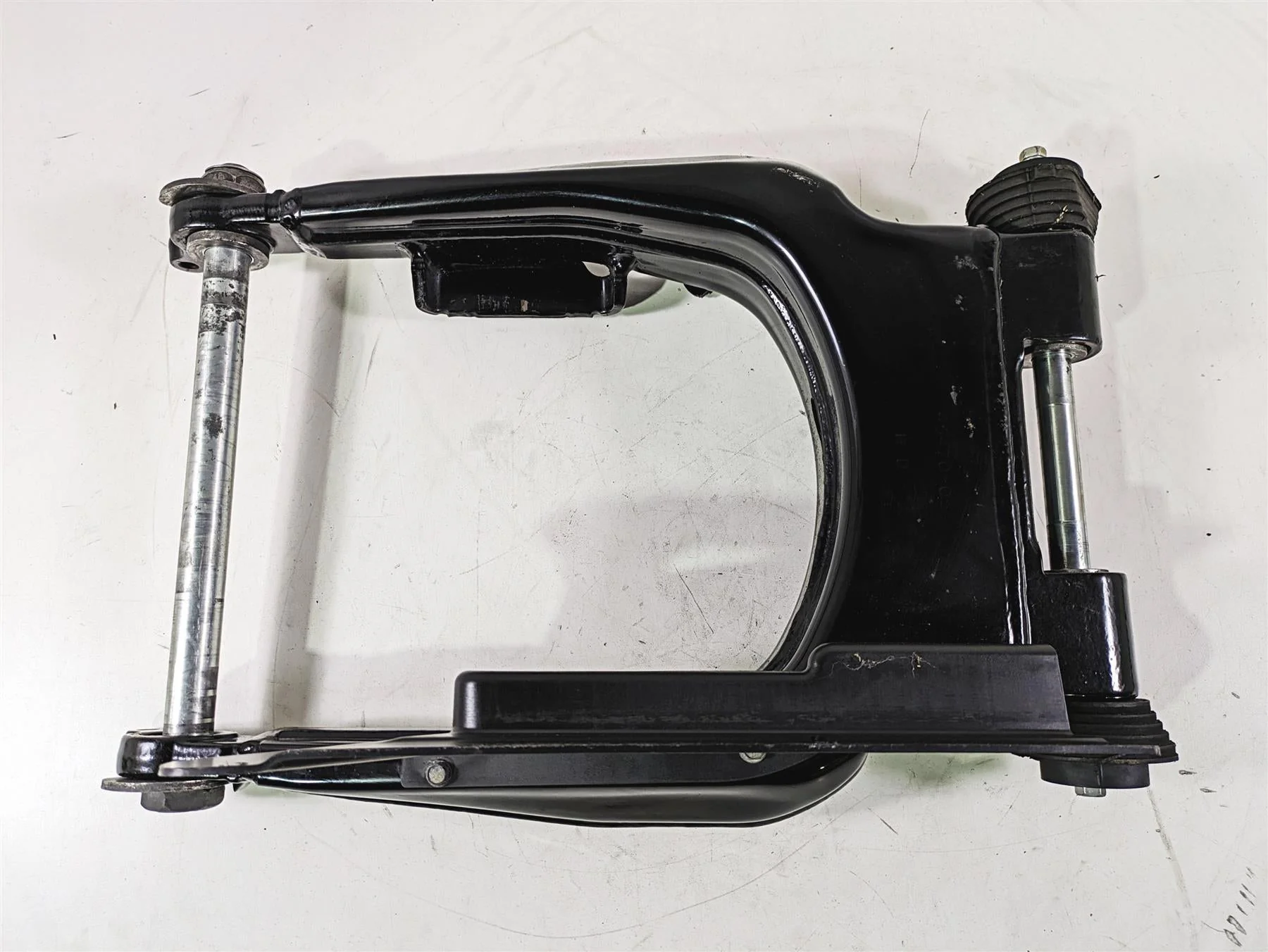 2017 Harley Touring FLTRXS Road Glide Rear Swingarm & 25mm Axle Set 47549-09A - Image 12