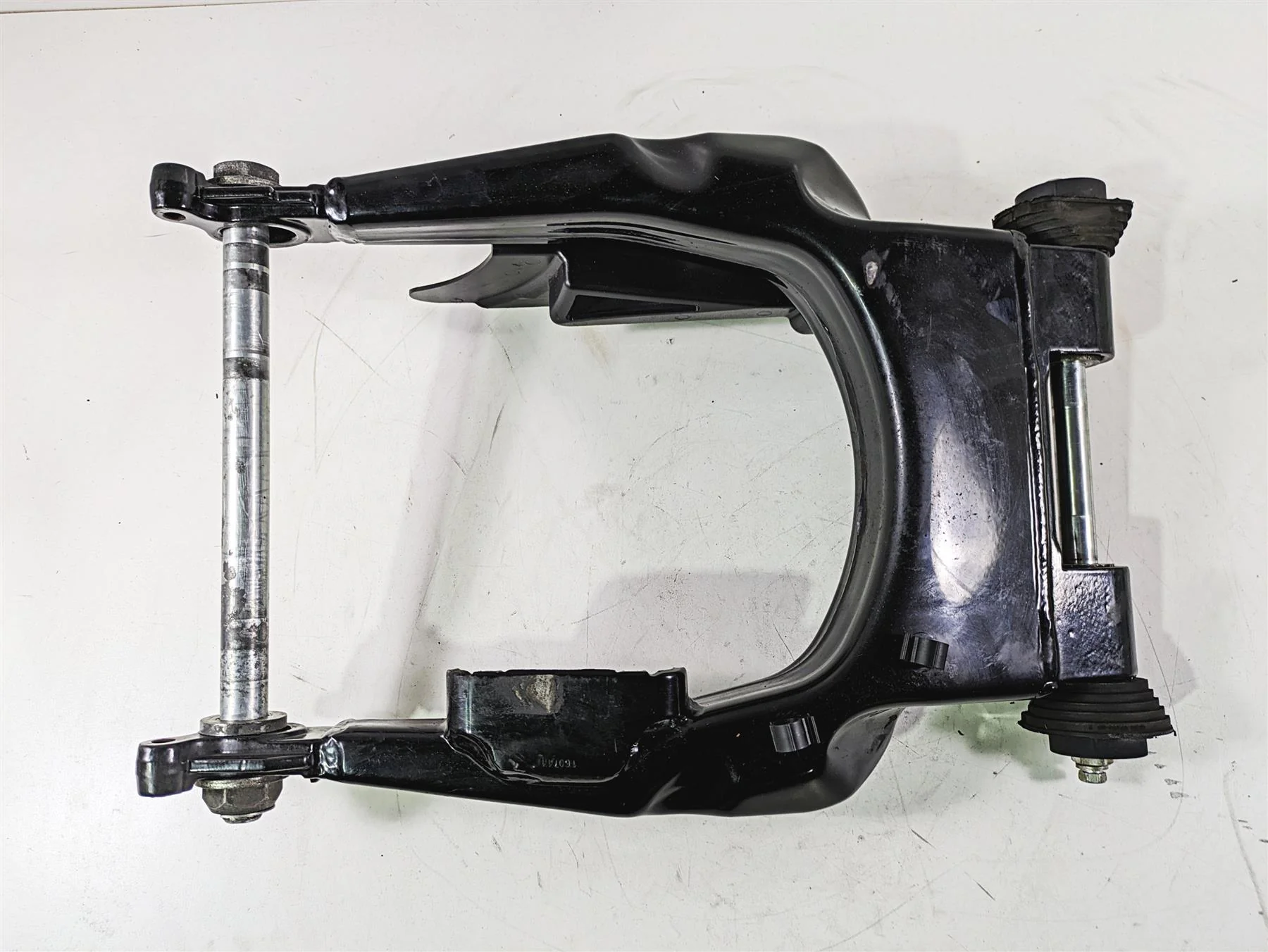 2017 Harley Touring FLTRXS Road Glide Rear Swingarm & 25mm Axle Set 47549-09A - Image 5