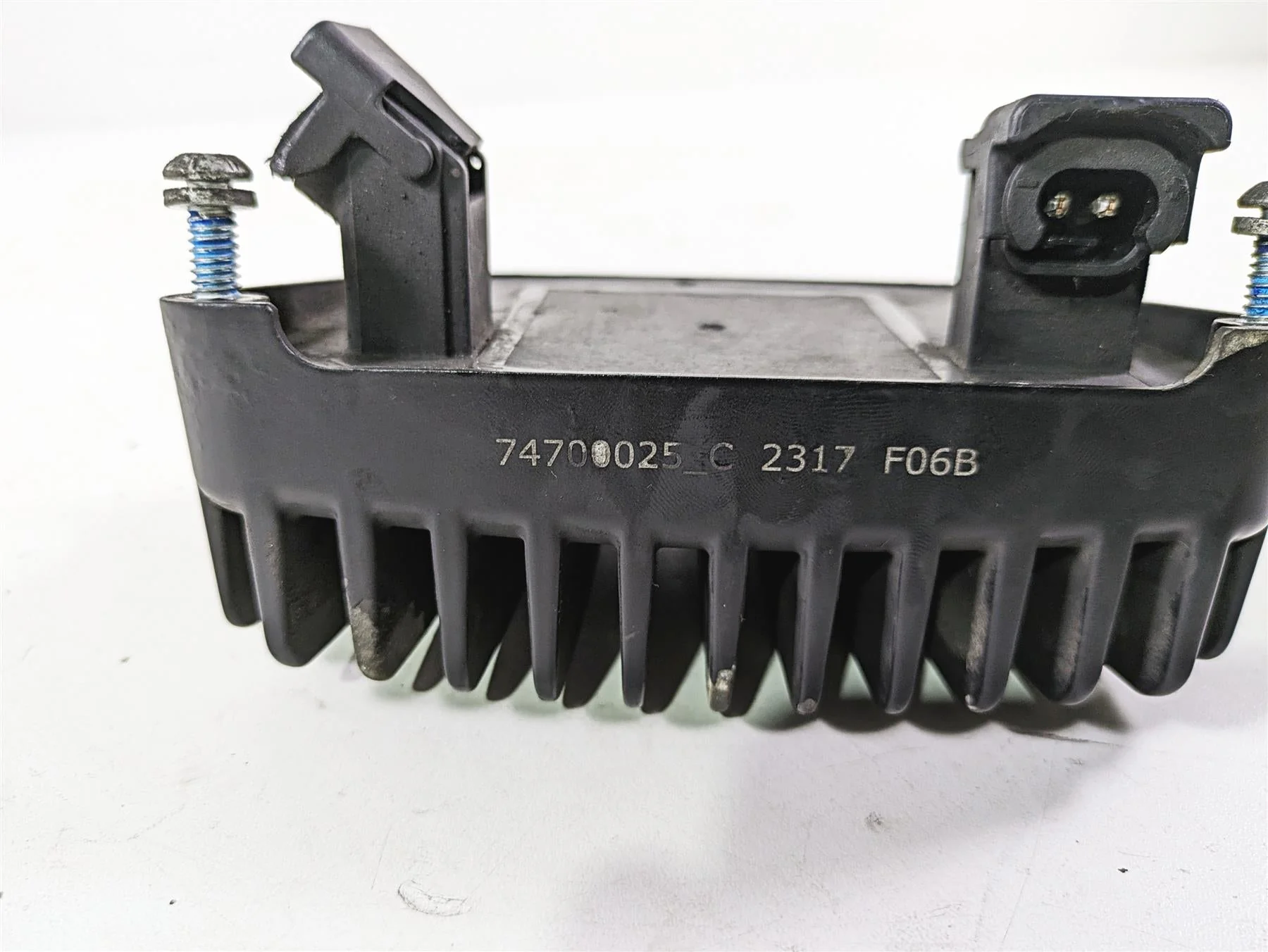 2017 Harley Touring FLTRXS Road Glide Rectifier Voltage Regulator 74700025 - Image 5