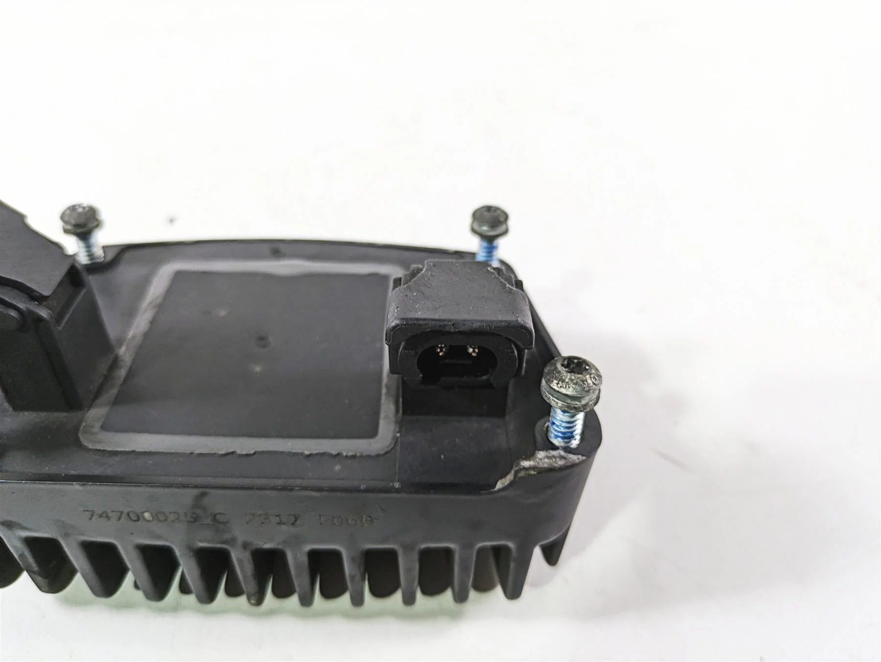 2017 Harley Touring FLTRXS Road Glide Rectifier Voltage Regulator 74700025 - Image 8