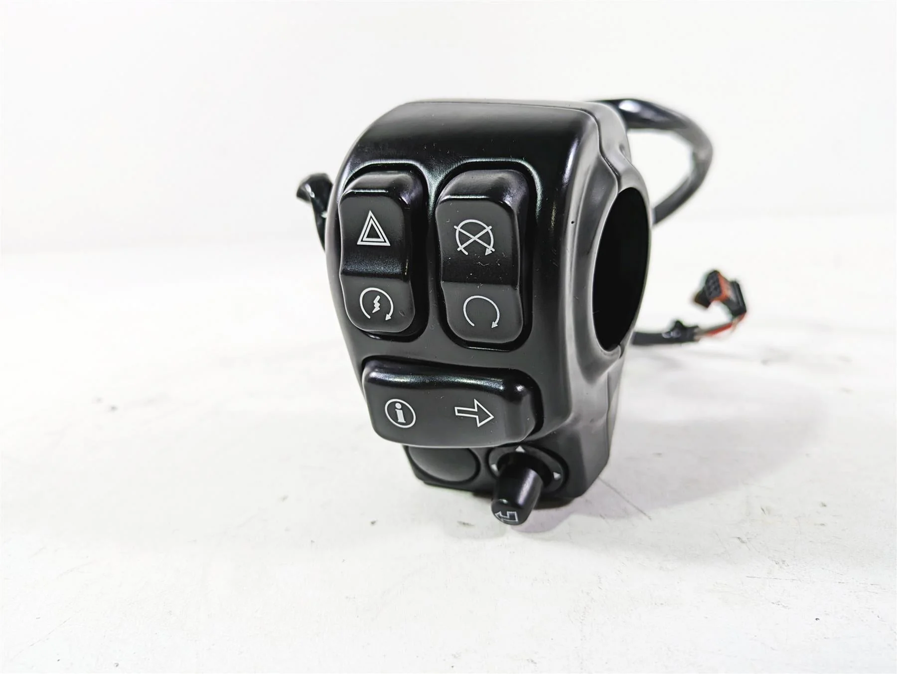 2017 Harley Touring FLTRXS Road Glide Right Hand Control Switch 71500129C