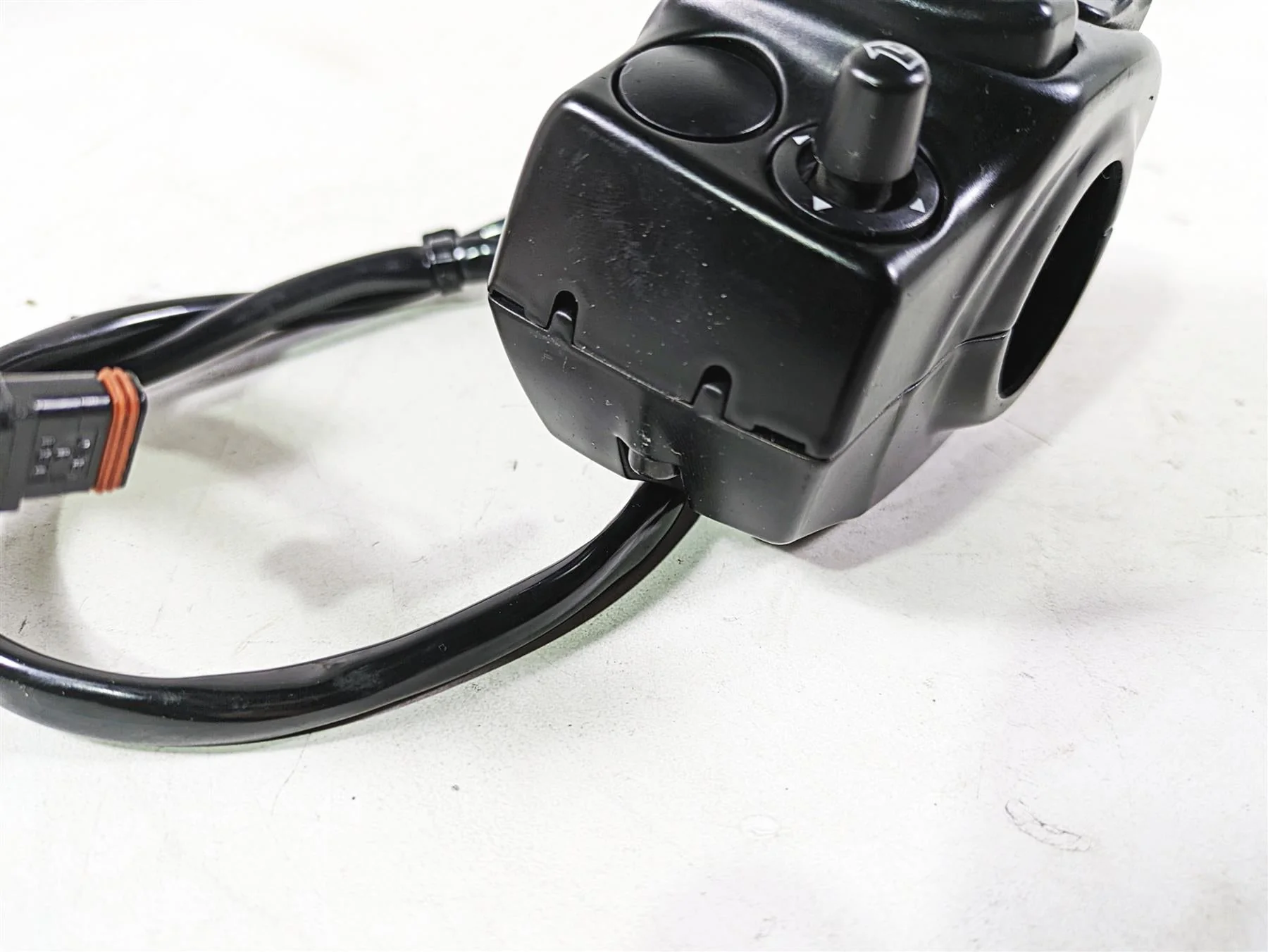 2017 Harley Touring FLTRXS Road Glide Right Hand Control Switch 71500129C - Image 10