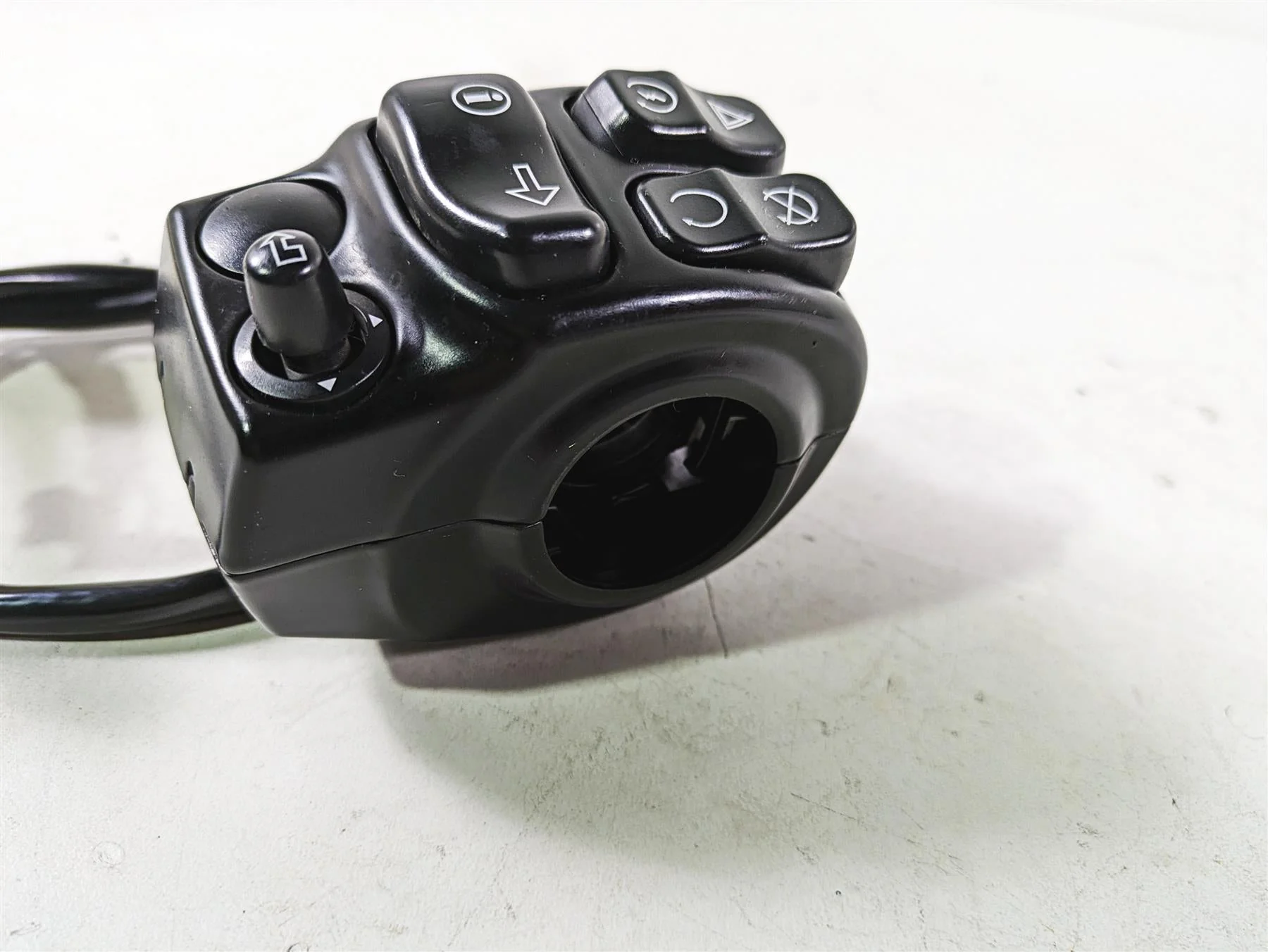 2017 Harley Touring FLTRXS Road Glide Right Hand Control Switch 71500129C - Image 12