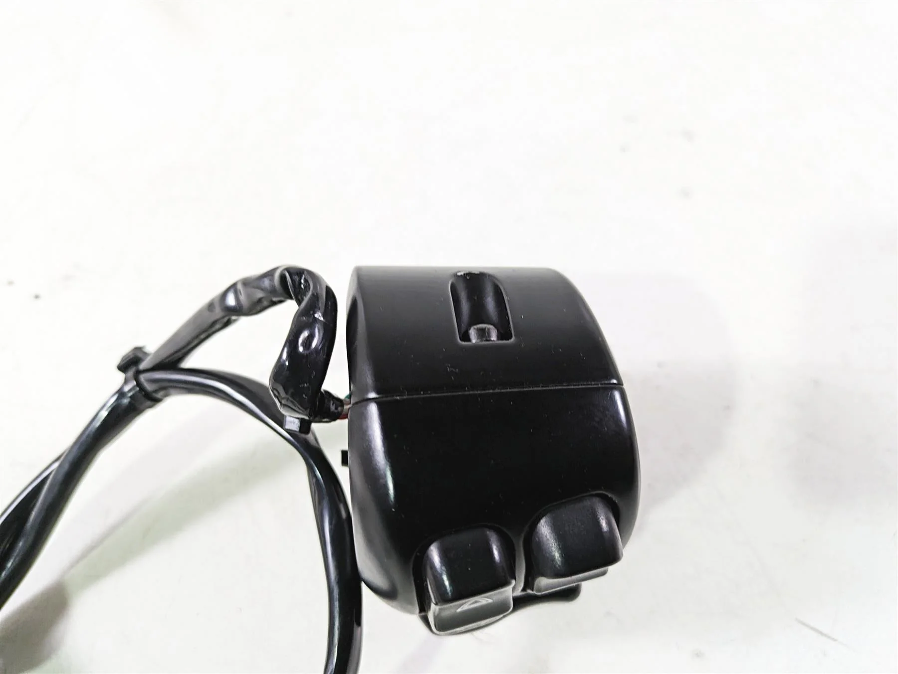 2017 Harley Touring FLTRXS Road Glide Right Hand Control Switch 71500129C - Image 9