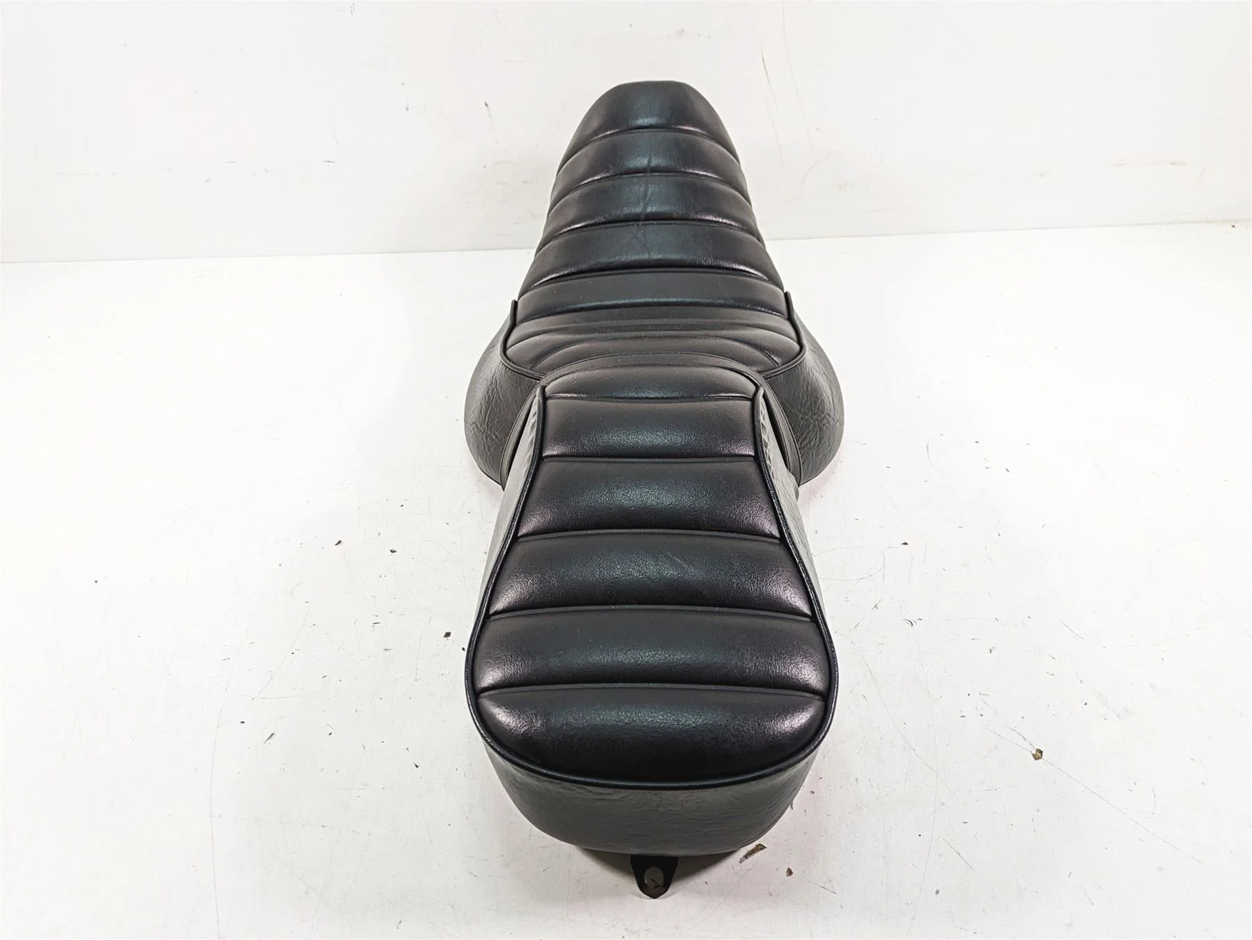 2017 Harley XL883 N Sportster Iron Driver Rider Duo Seat Saddle  52000195 - Image 2