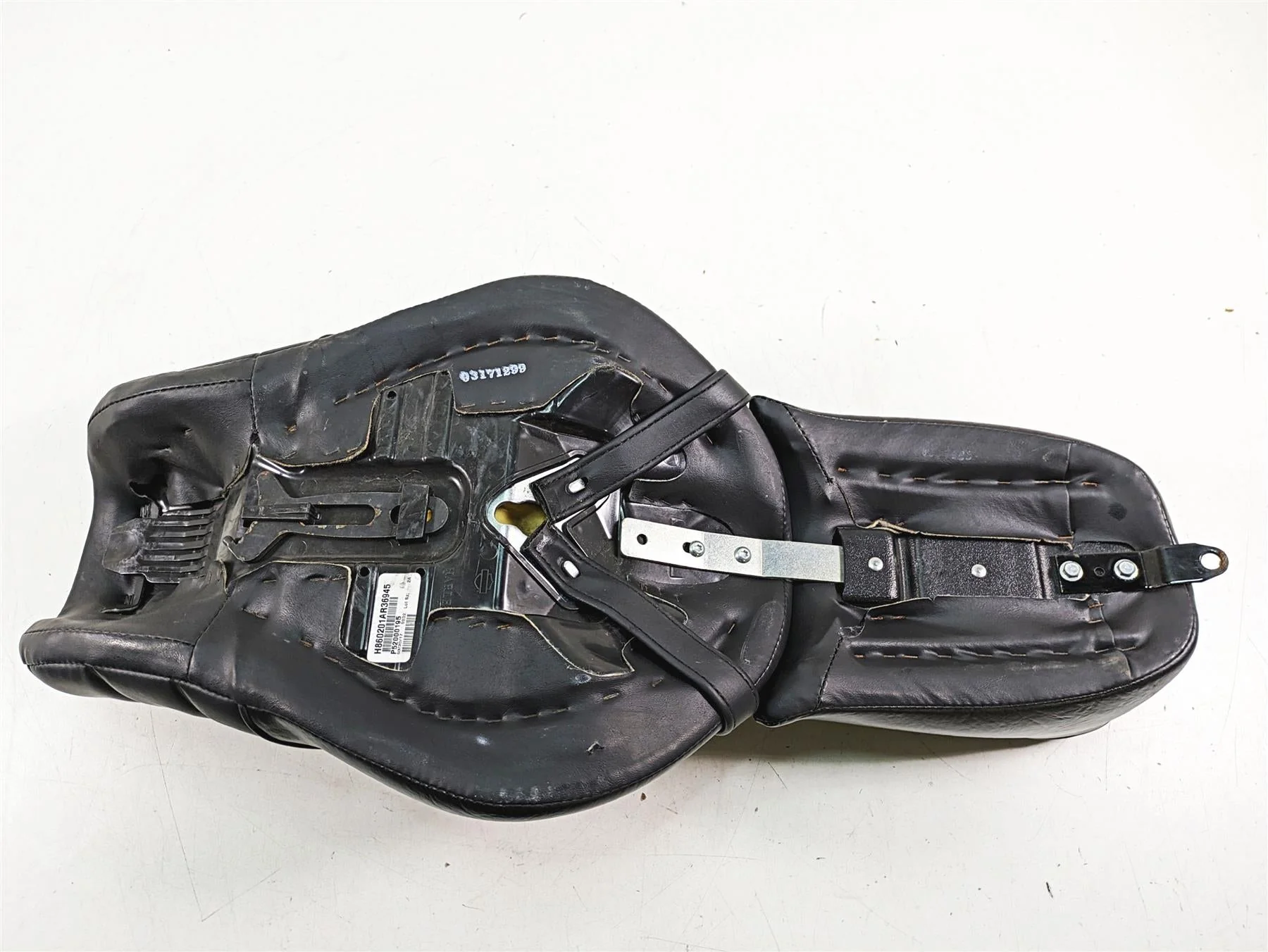 2017 Harley XL883 N Sportster Iron Driver Rider Duo Seat Saddle  52000195 - Image 9