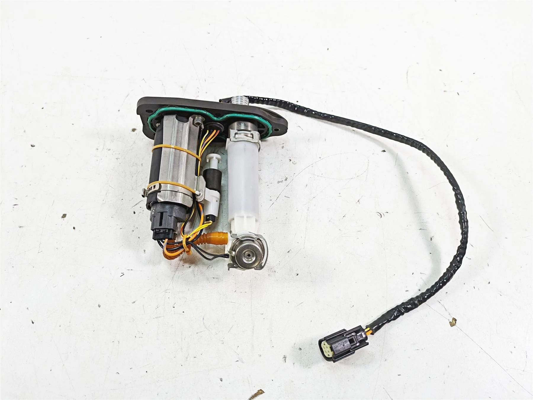2017 Harley XL883 N Sportster Iron Fuel Gas Petrol Pump - Tested 75268-07F - Image 4