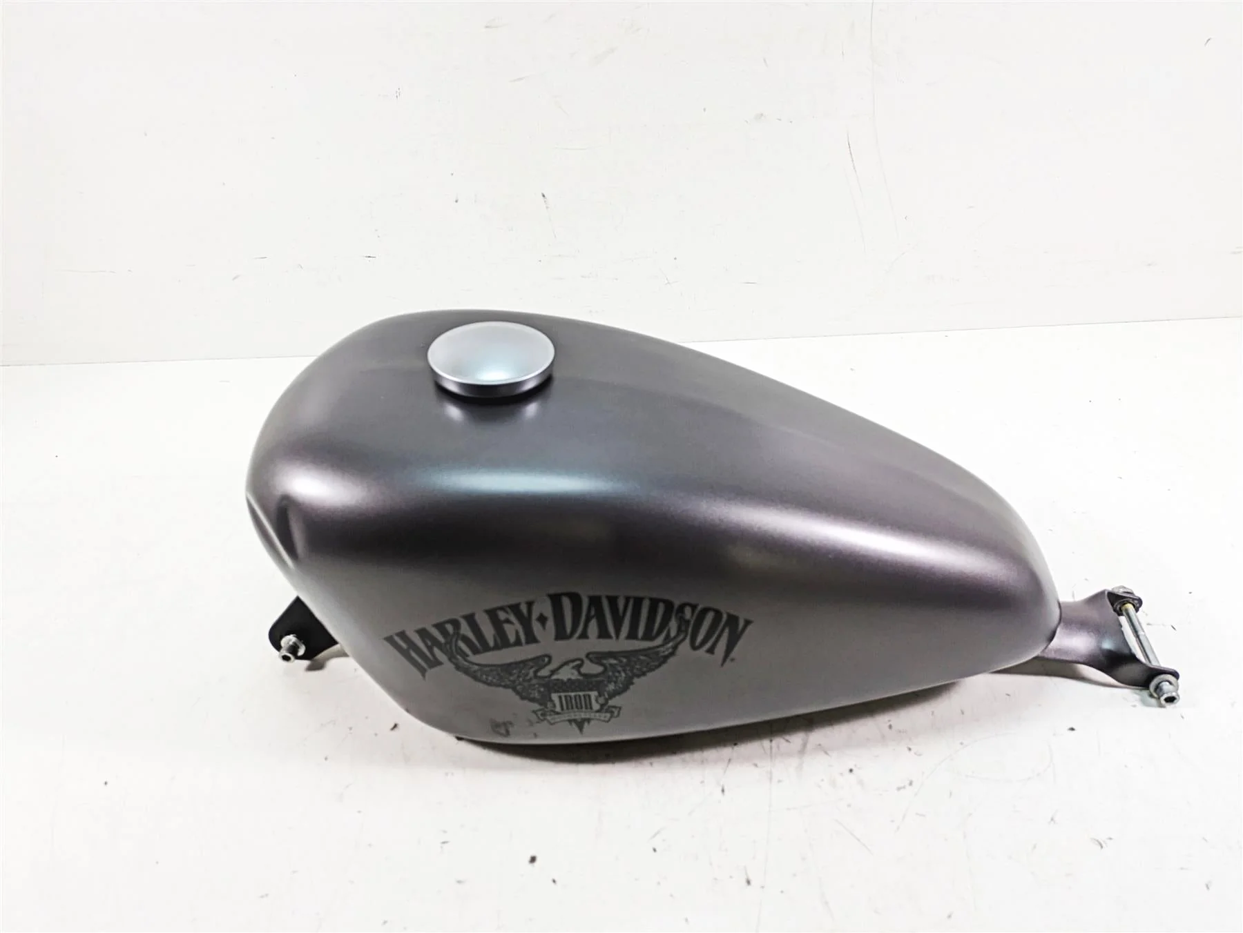 2017 Harley XL883 N Sportster Iron Fuel Gas Petrol Tank - Dent 61405-07 - Image 5